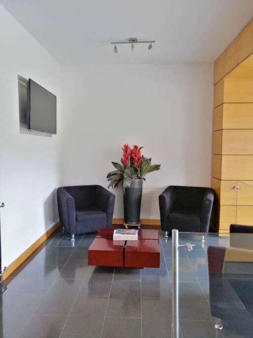 Apartamento Bien Ubicado, Comodo Y Funcional *