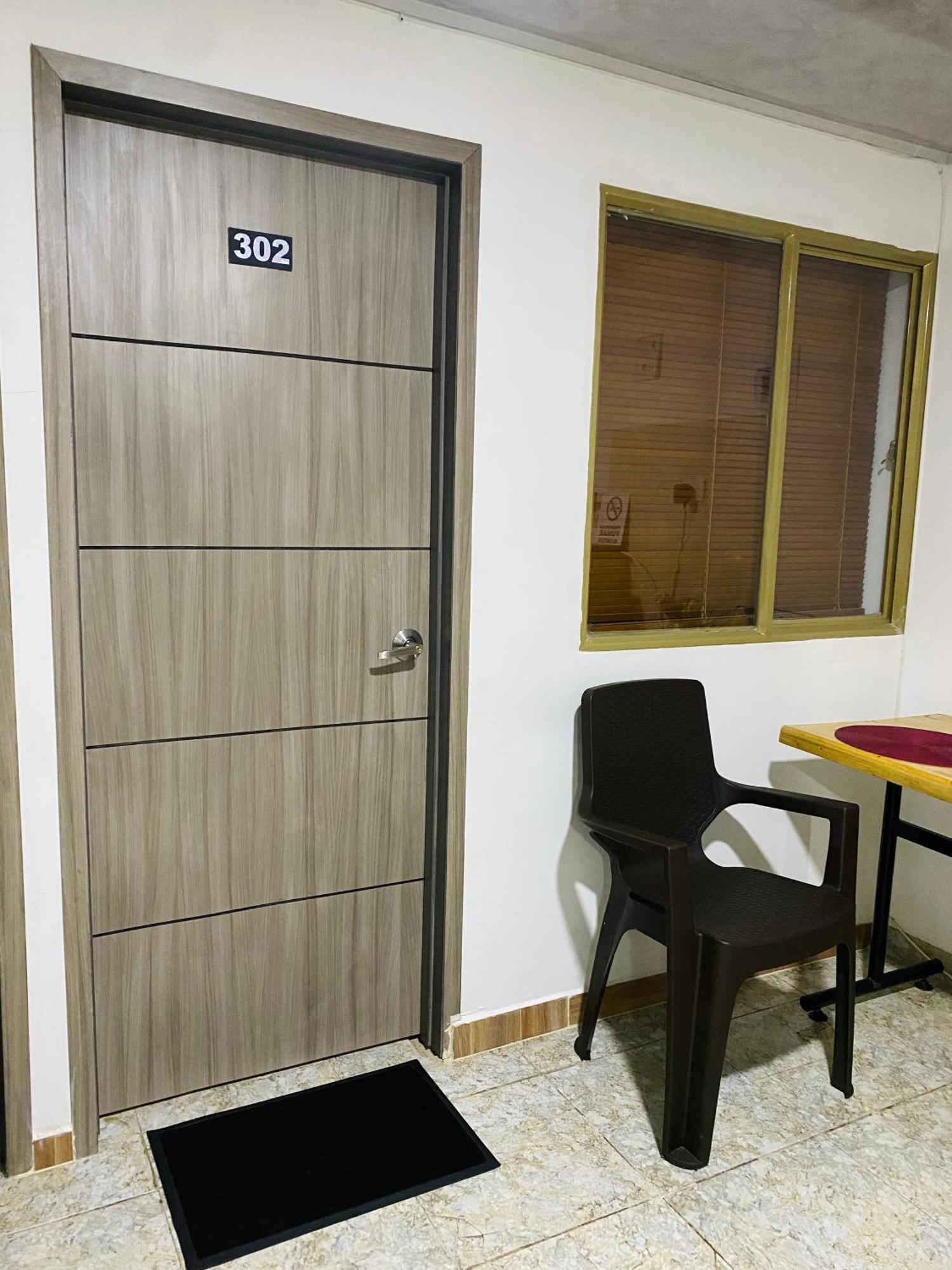 Apartment Kings 302 *