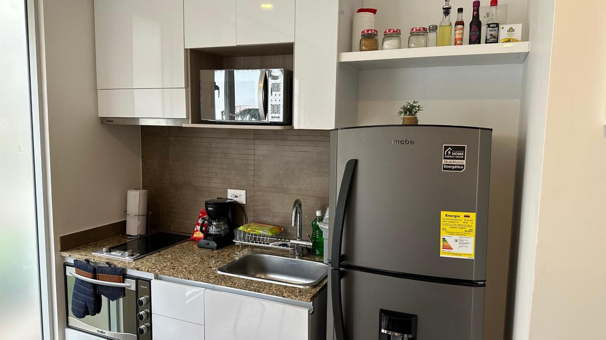 Independent In Front Business Center Apartment