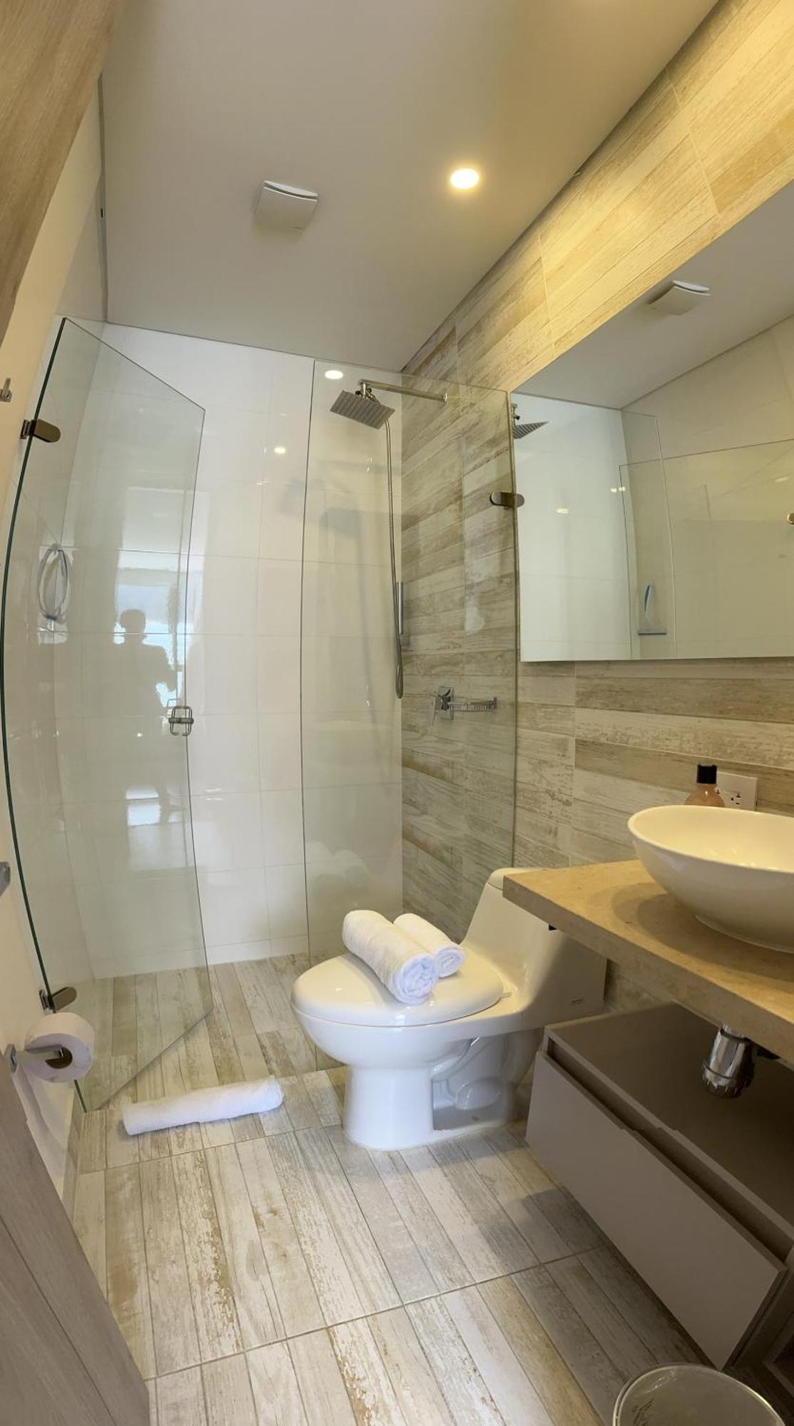 En Torre Barcelona Ve Monserrate Lado The Spotty Apartment *