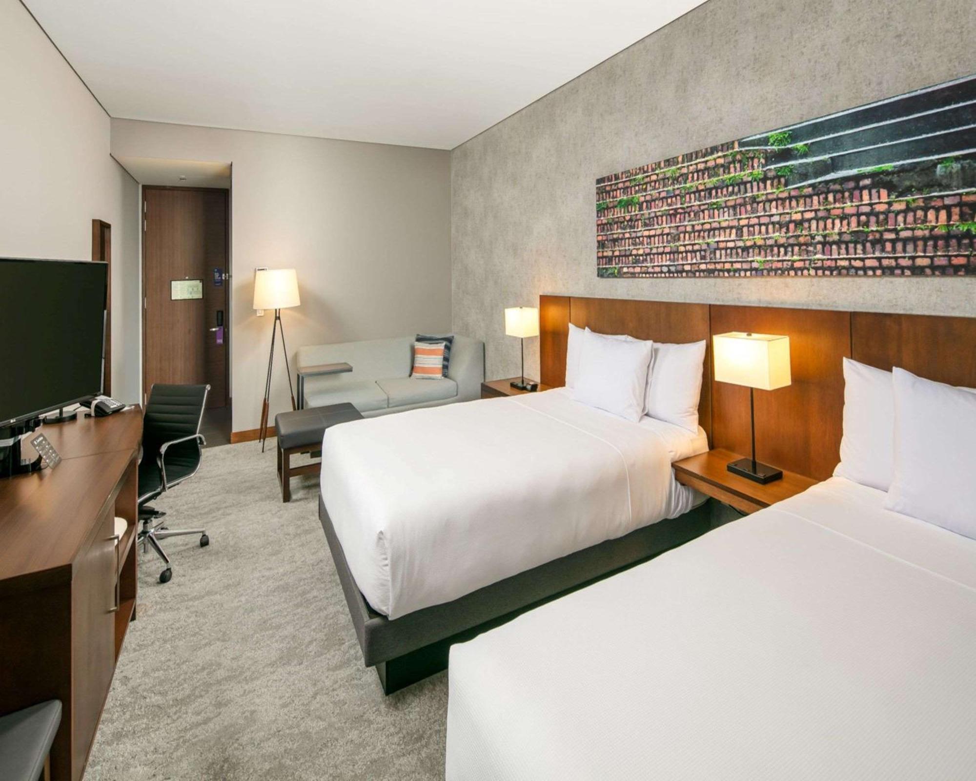 Hyatt Place Convention Center 4*