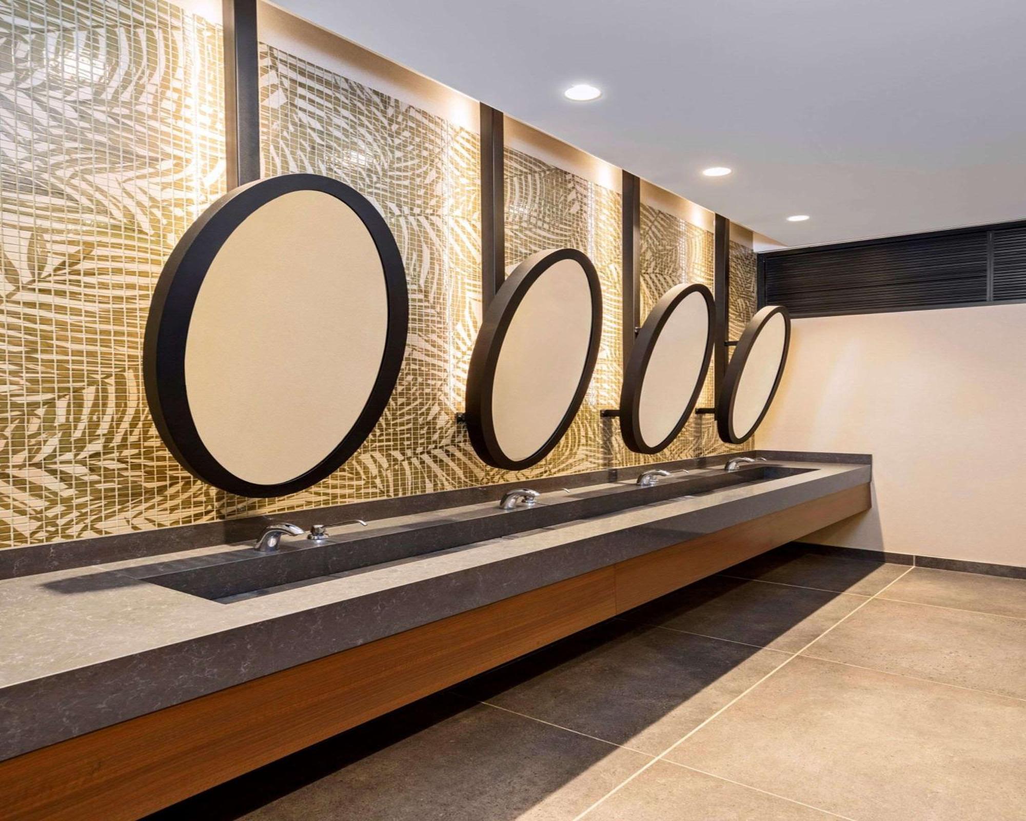 Hyatt Place Convention Center Hotel 4*
