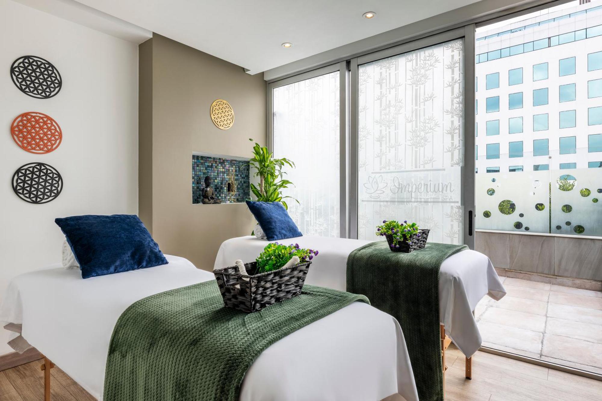 100 Luxury By Preferred Hotel