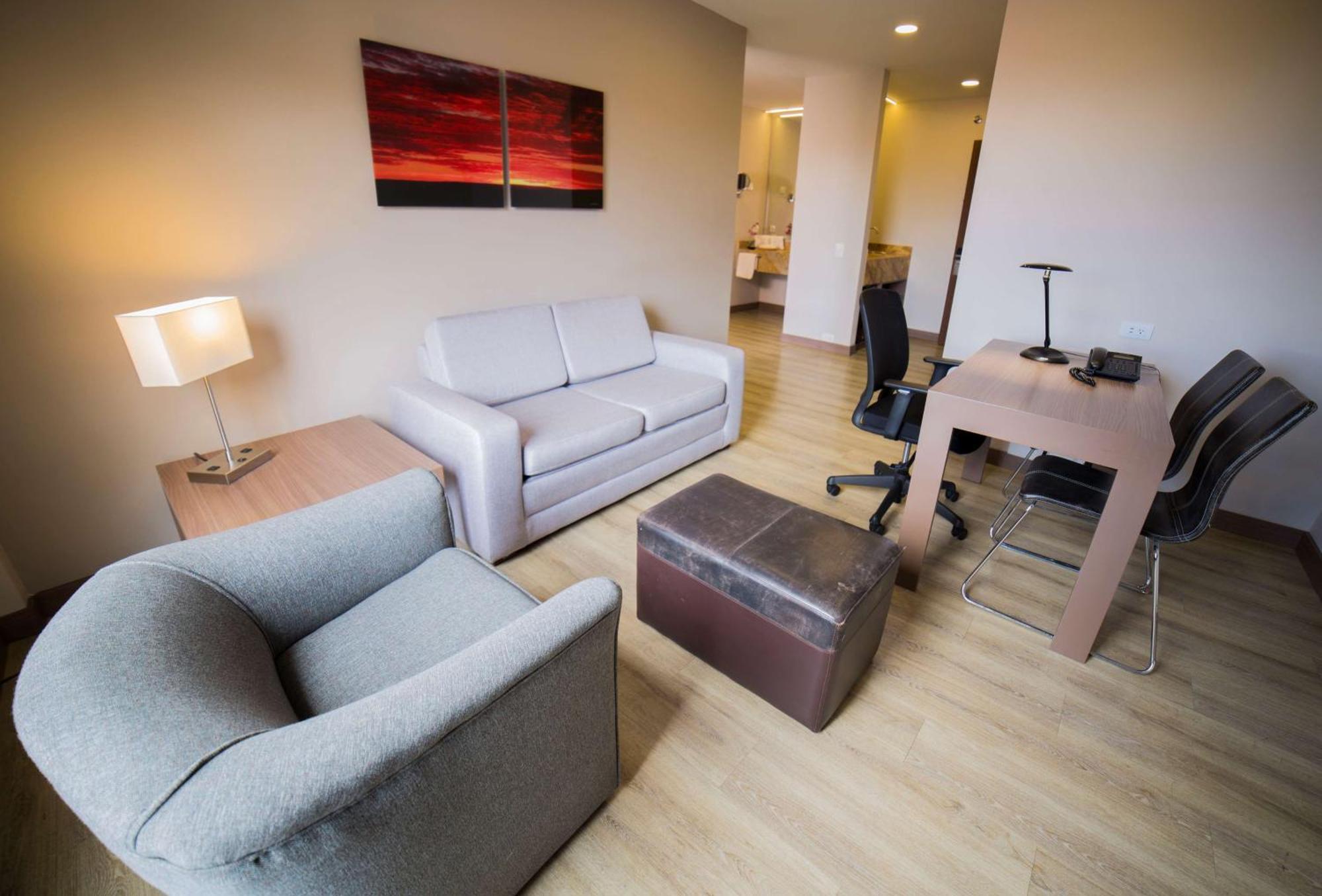 Embassy By Hilton - Rosales 5*