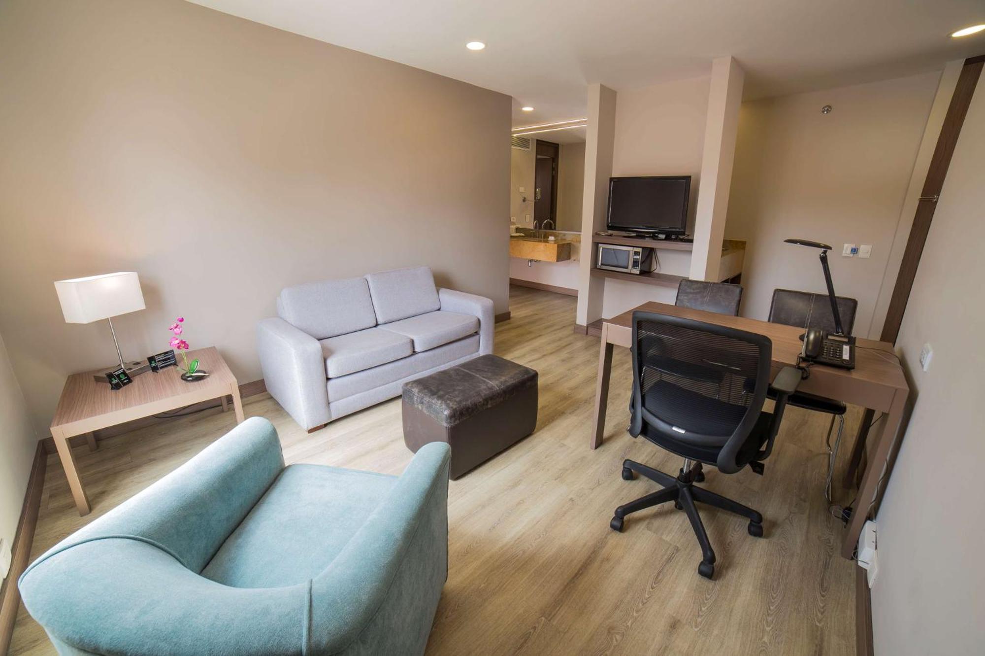Embassy By Hilton - Rosales 5*