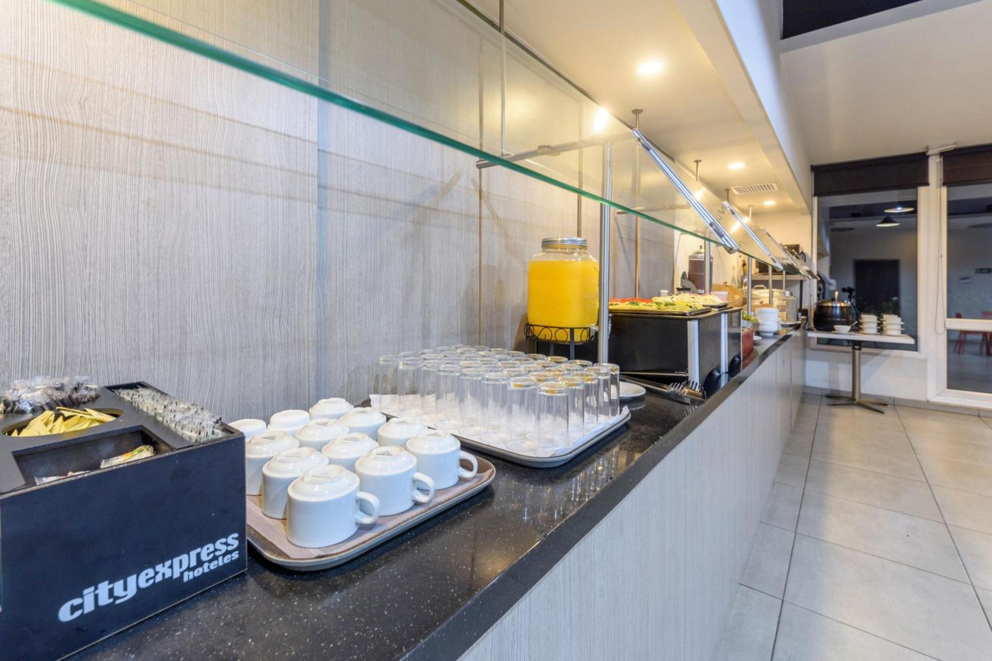 Express Junior By Marriott Aeropuerto Bogota