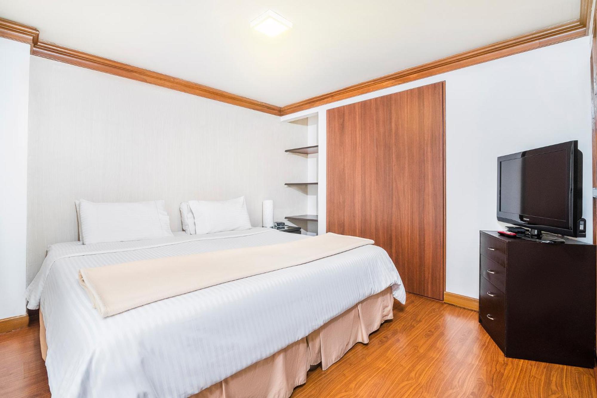 Lloyds Apartasuites Parque 93 Aparthotel Bogota