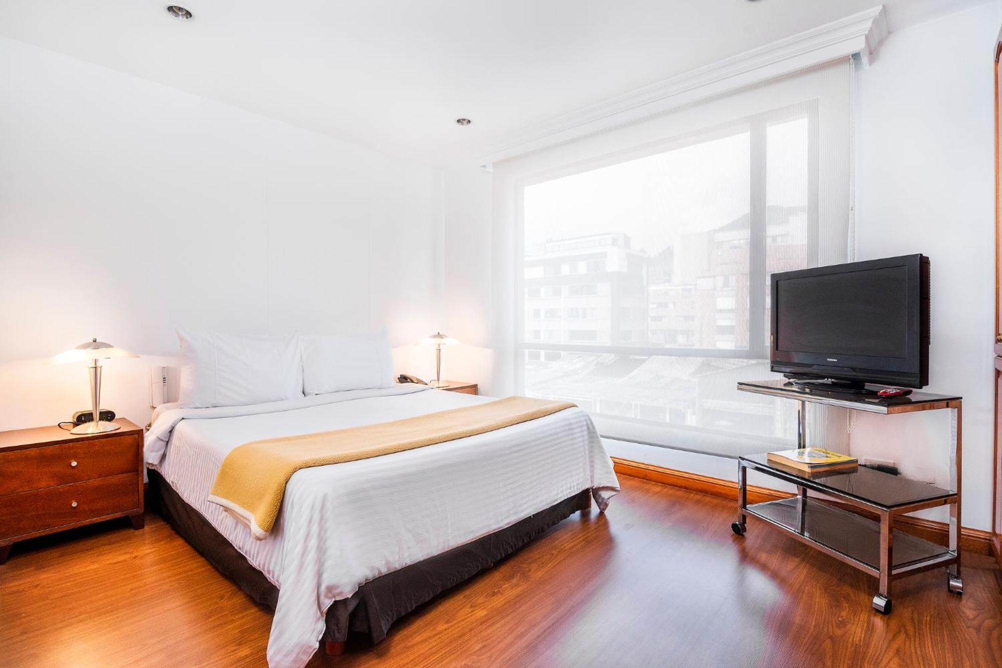 Lloyds Apartasuites Parque 93 4* Bogota