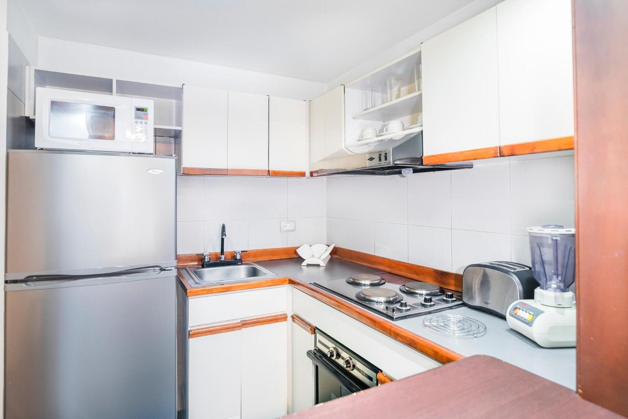 Lloyds Apartasuites Parque 93 4*