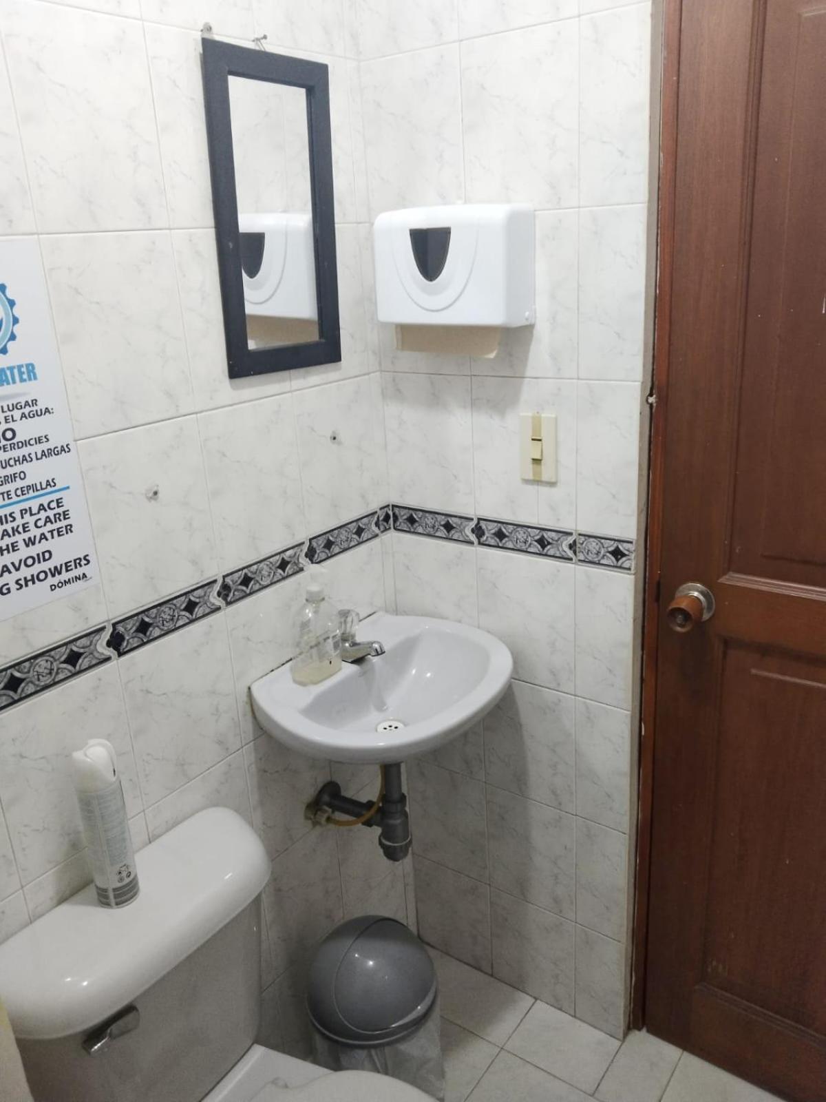Cerca Al Aeropuerto Centro Y Centro Conecta Embajada Americana Bogota