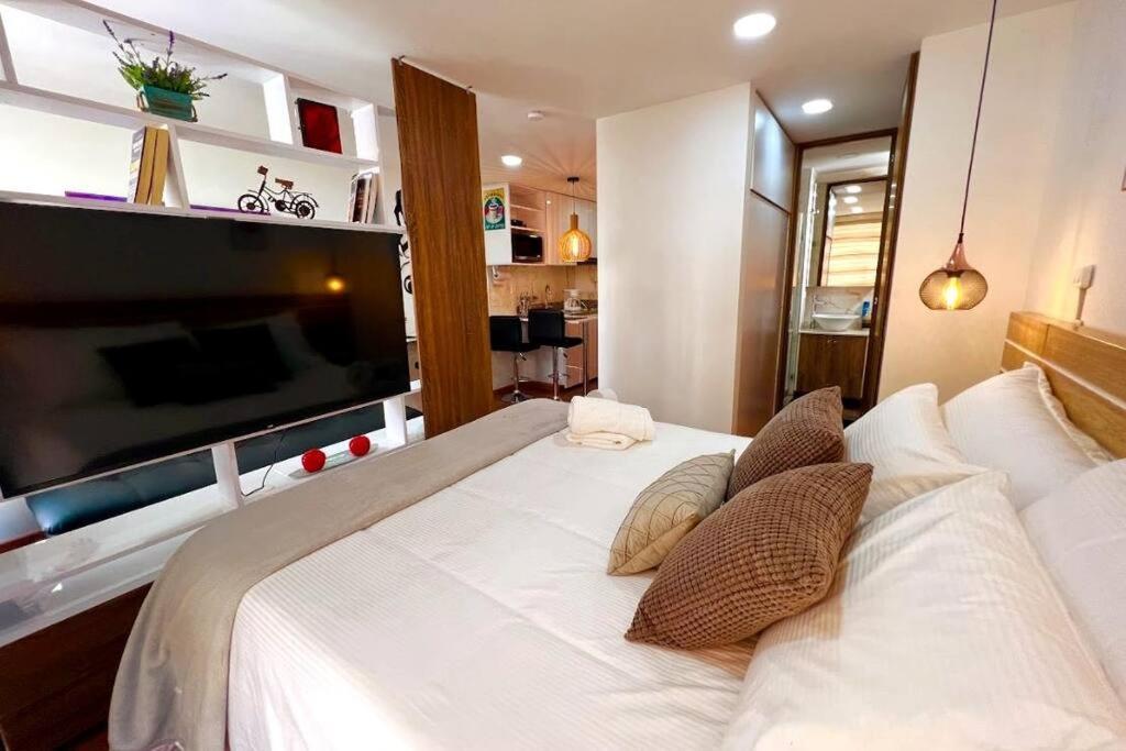 Downtown, Candelaria Loft, Monserrate View! Apartment *