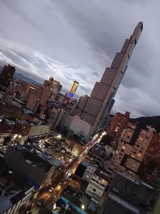 Estudio Moderno, Vista Al Centro Y Monserrate * Bogota