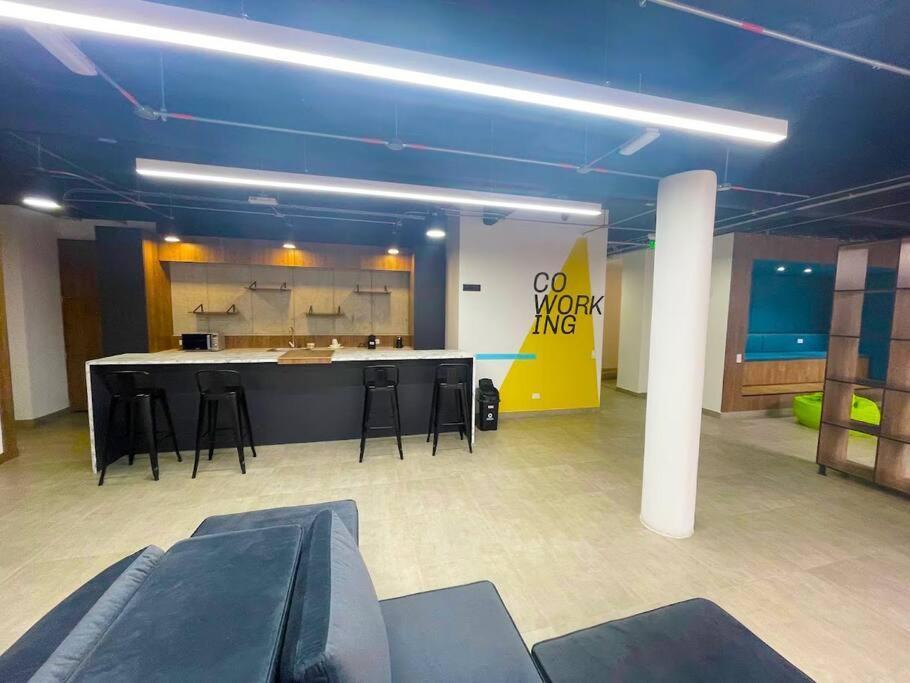Moderno Estudio Con Gimnasio, Terraza Y Coworking En