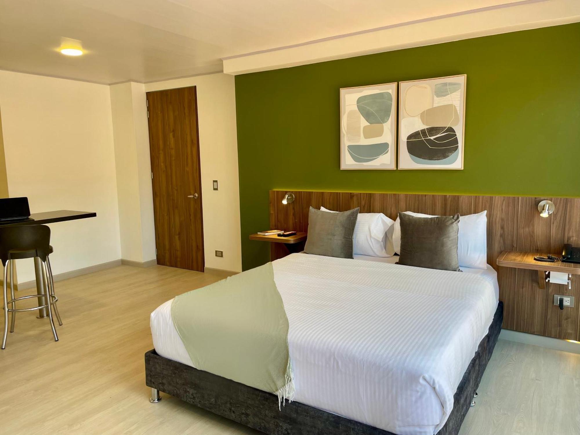 122 Plaza Aparthotel