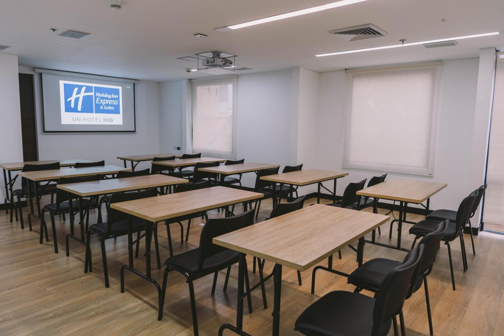 Express & Zona Financiera By Ihg