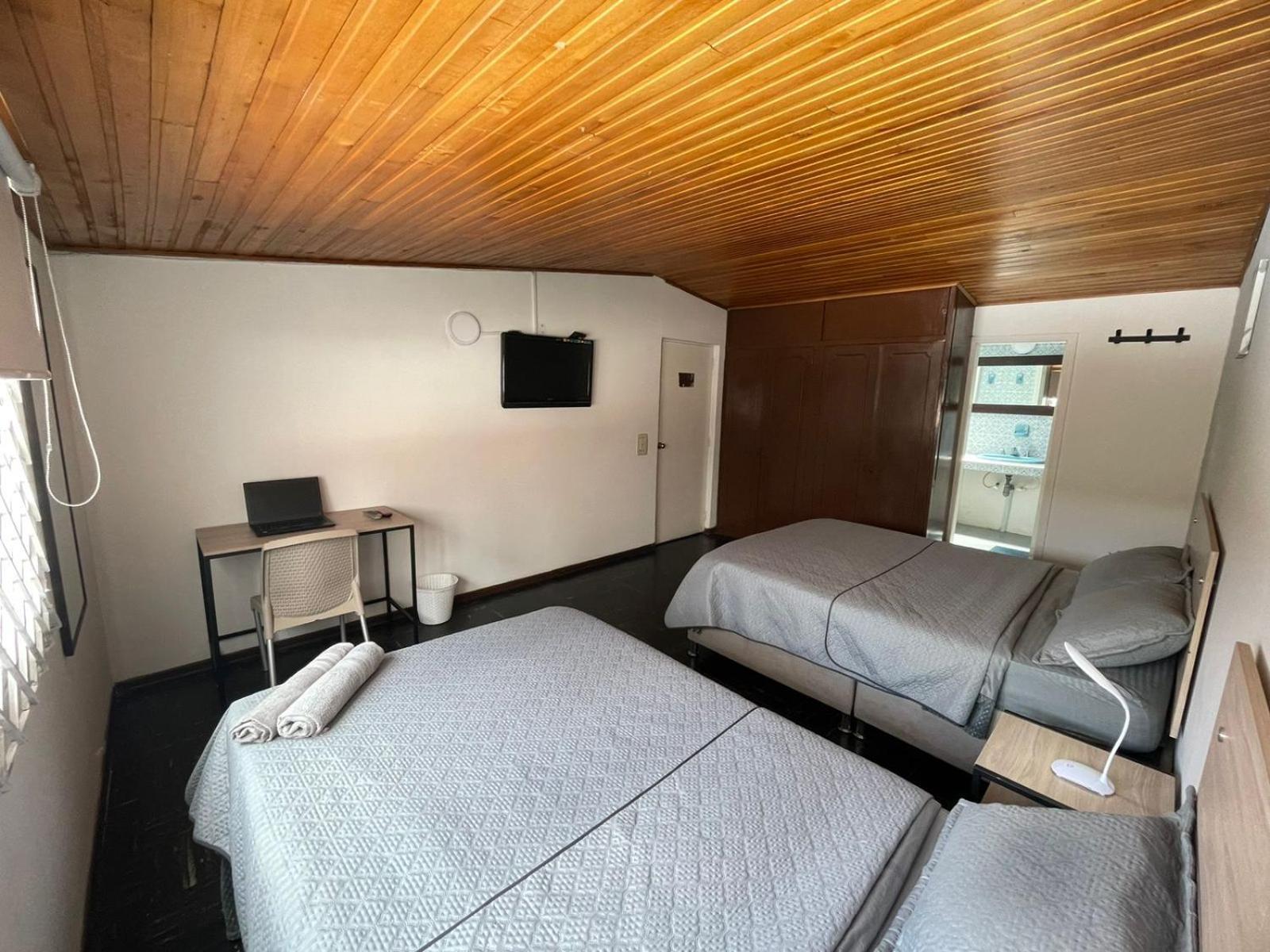 Av Suba 116 Acomodação com café da manhã  3*