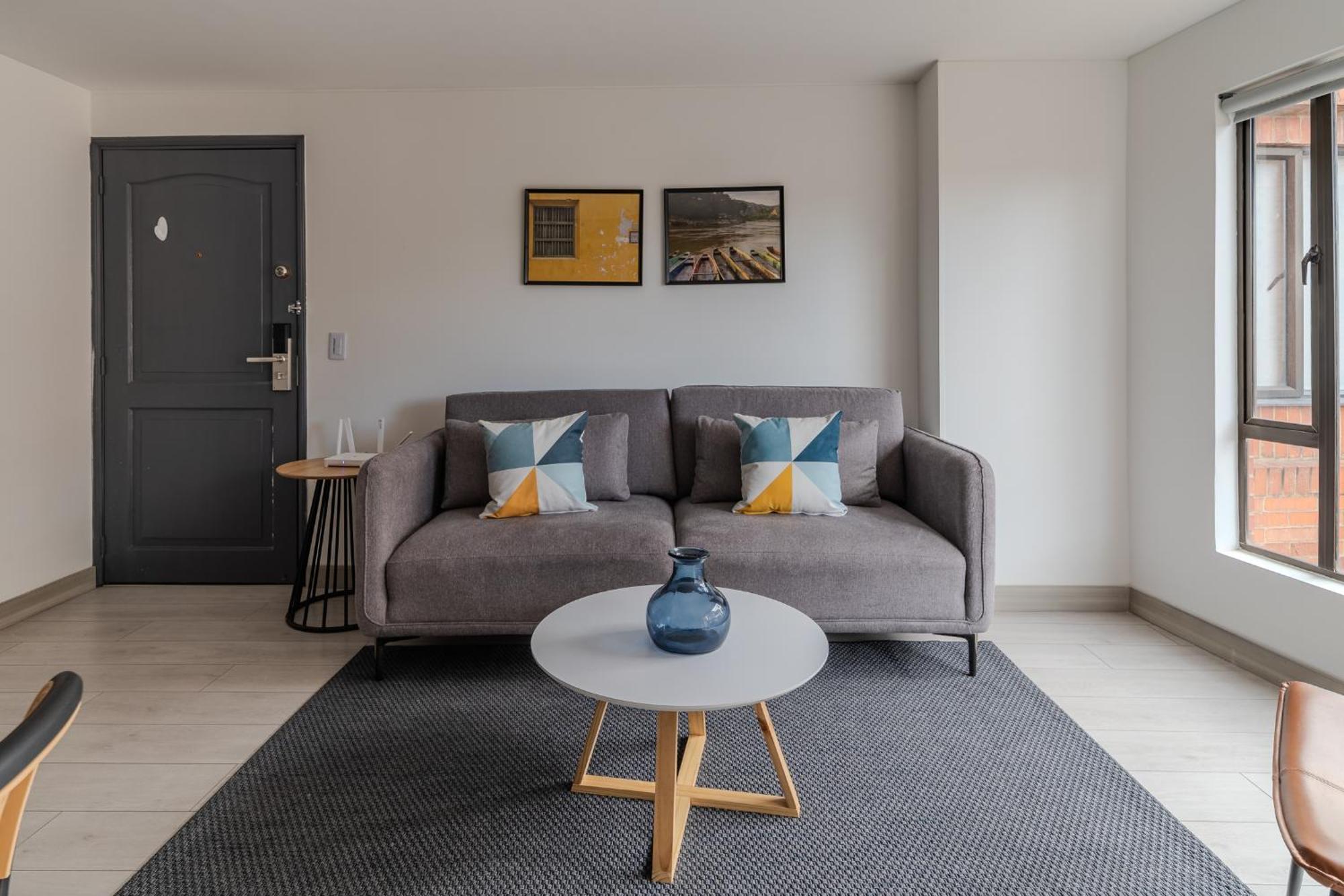 10.73 Flats Apartment *