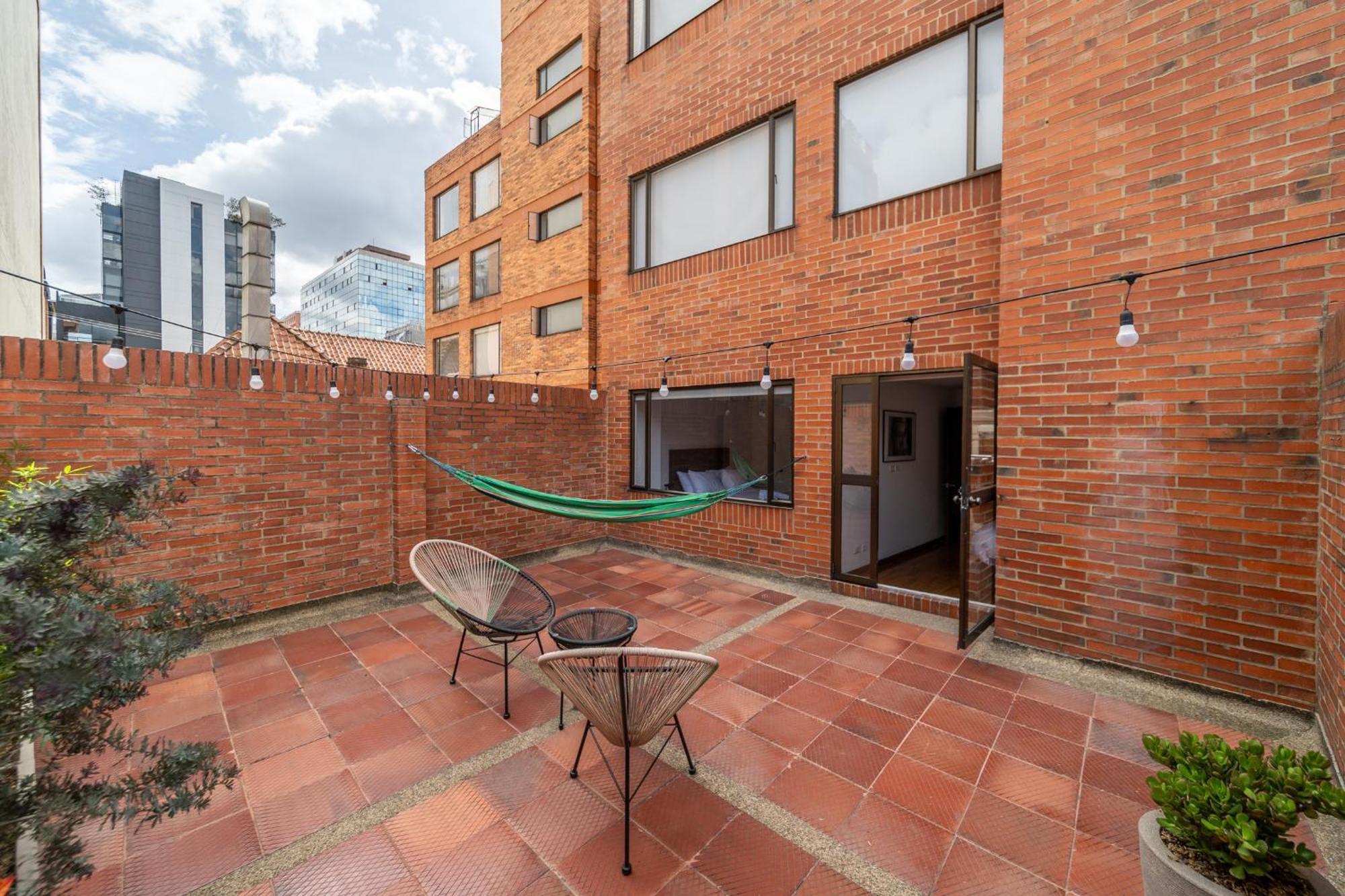 10.73 Flats Apartment *
