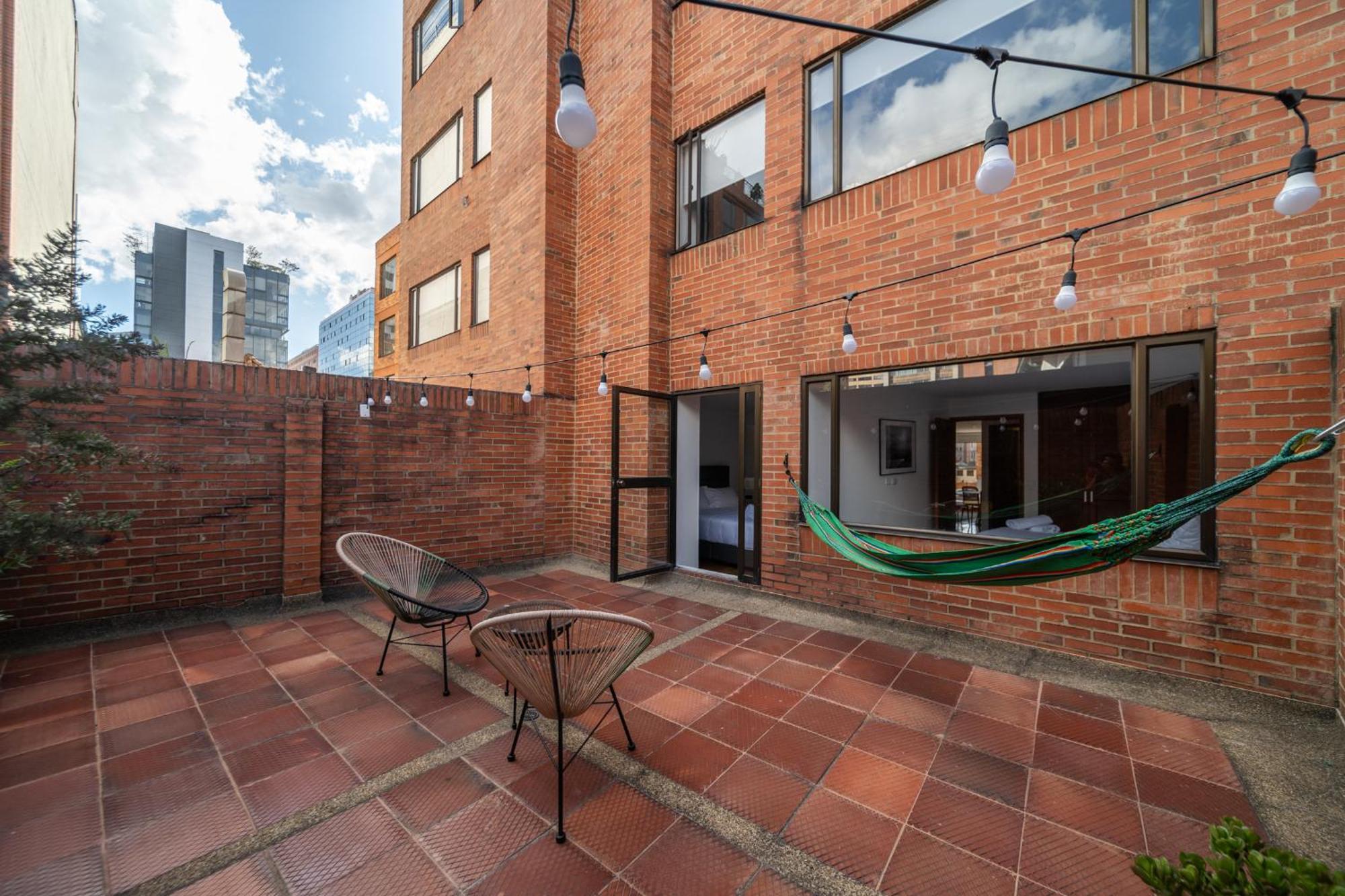 10.73 Flats Apartment *