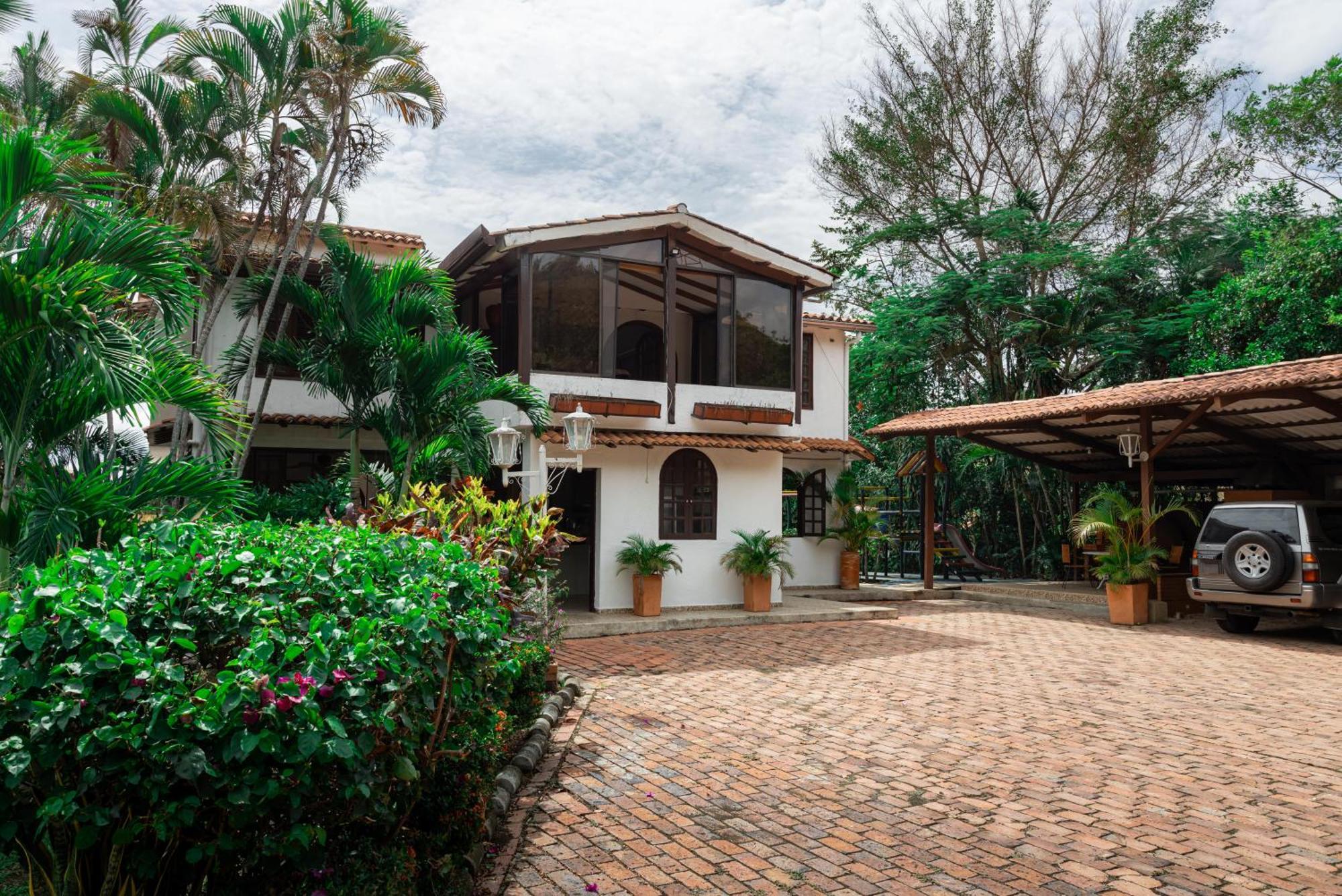 Villa With Swimming Pool, Jacuzzi And Sauna Bogota