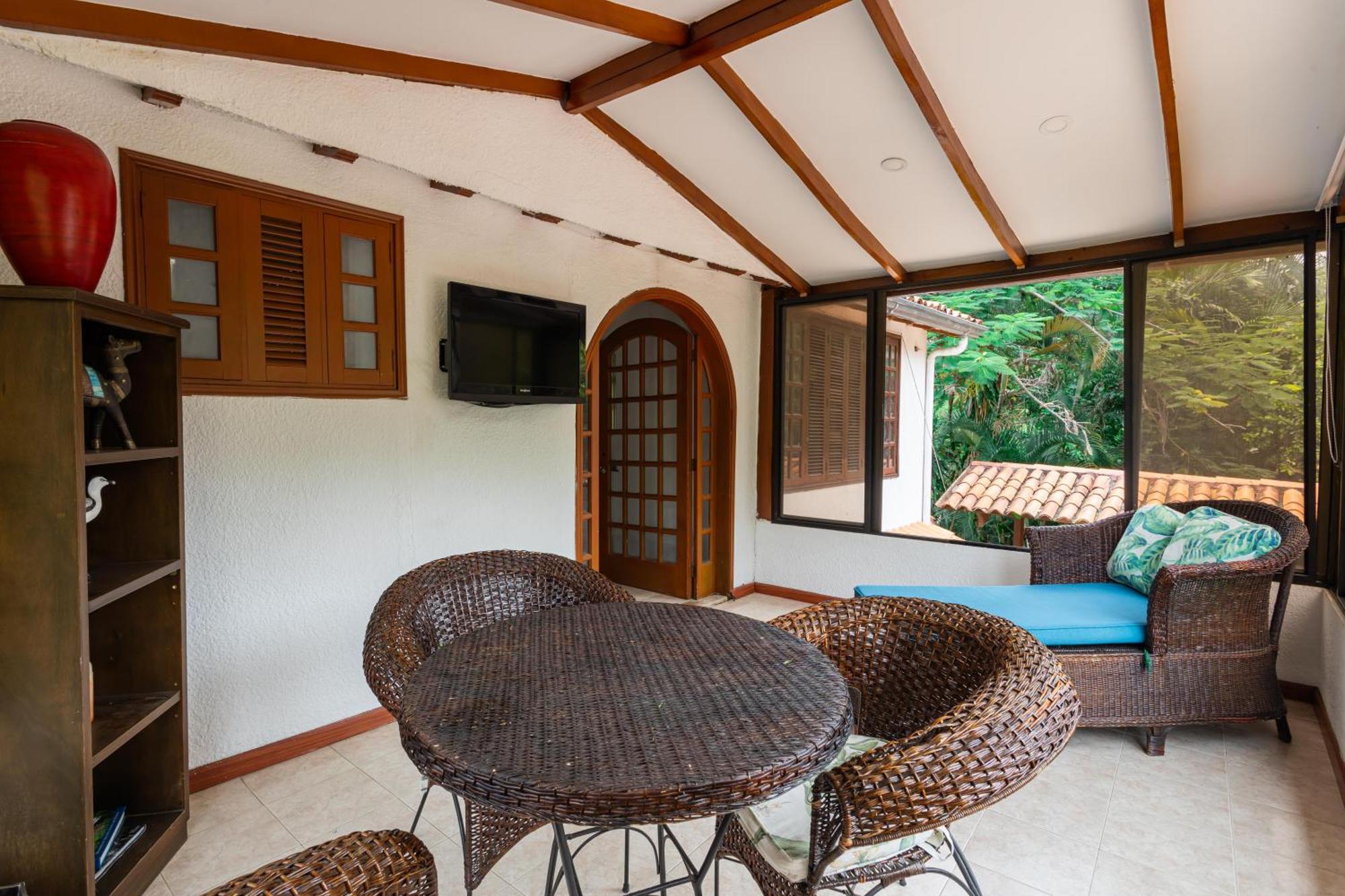 With Swimming Pool, Jacuzzi And Sauna Villa *