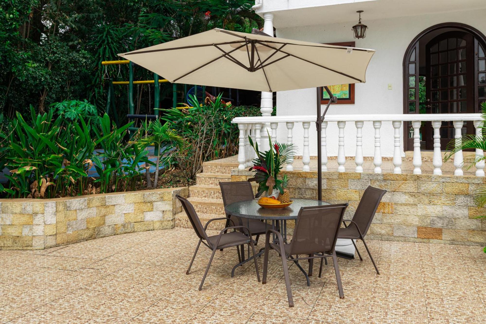 With Swimming Pool, Jacuzzi And Sauna Villa Bogota