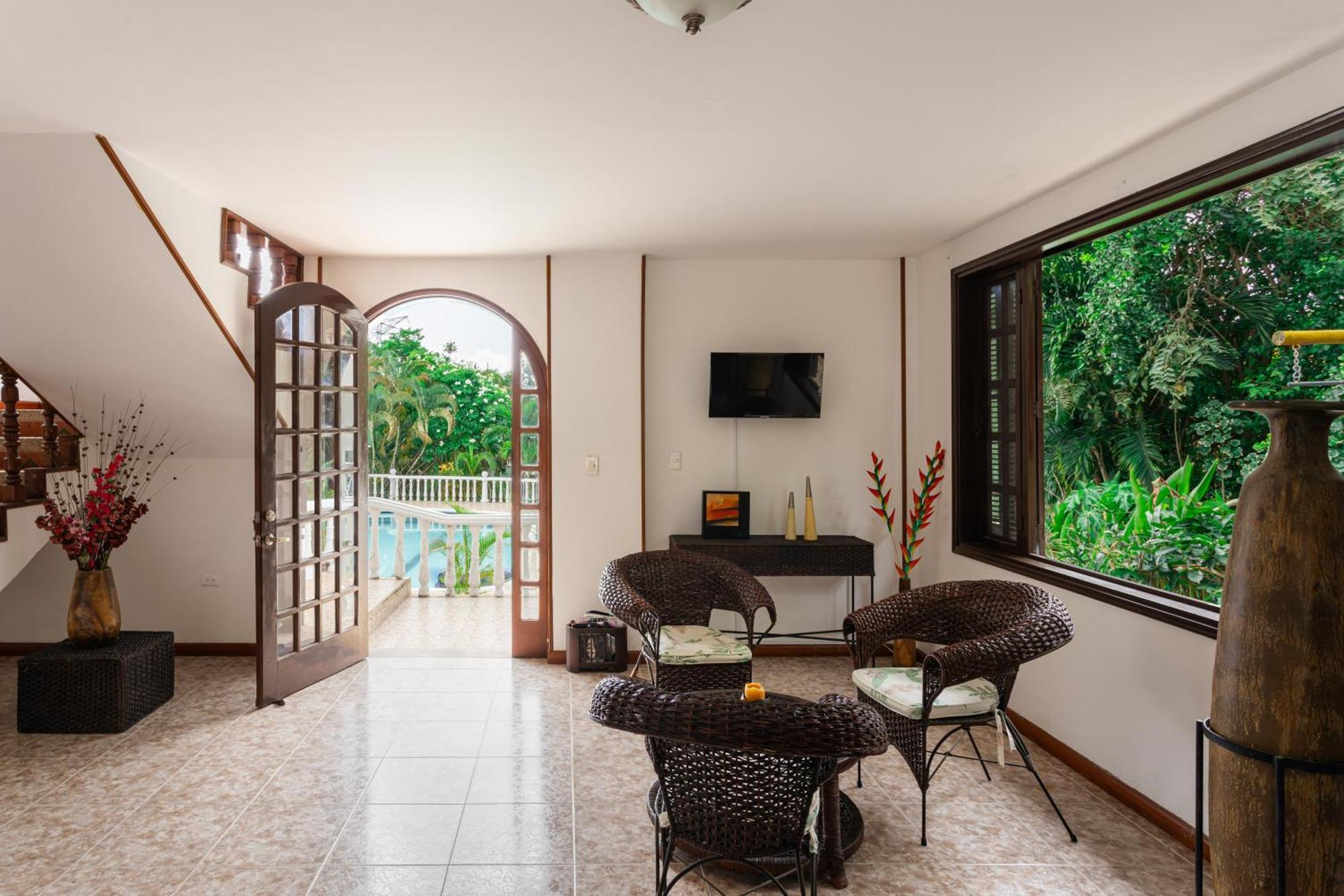 With Swimming Pool, Jacuzzi And Sauna Villa *