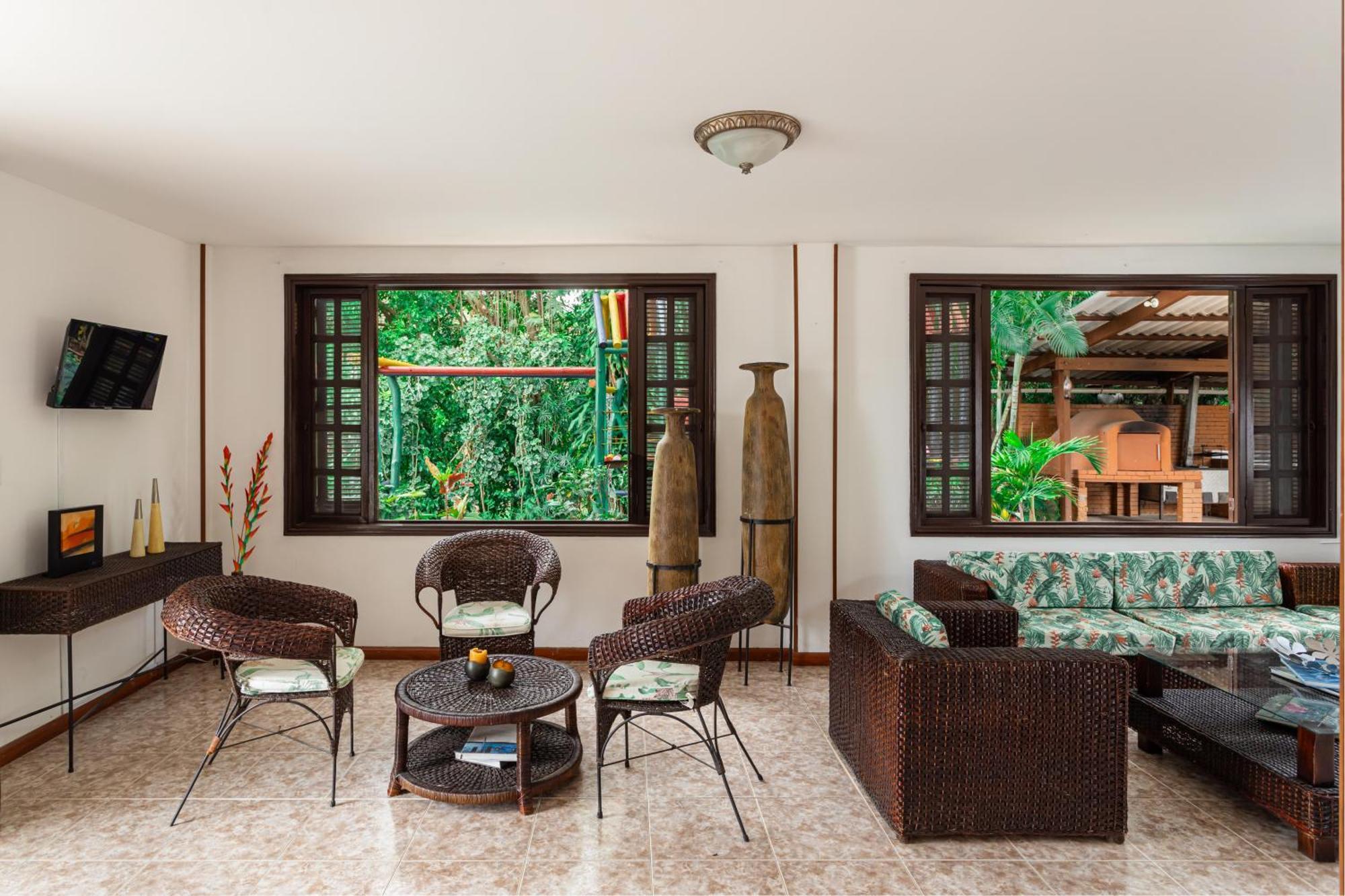 With Swimming Pool, Jacuzzi And Sauna Villa Bogota