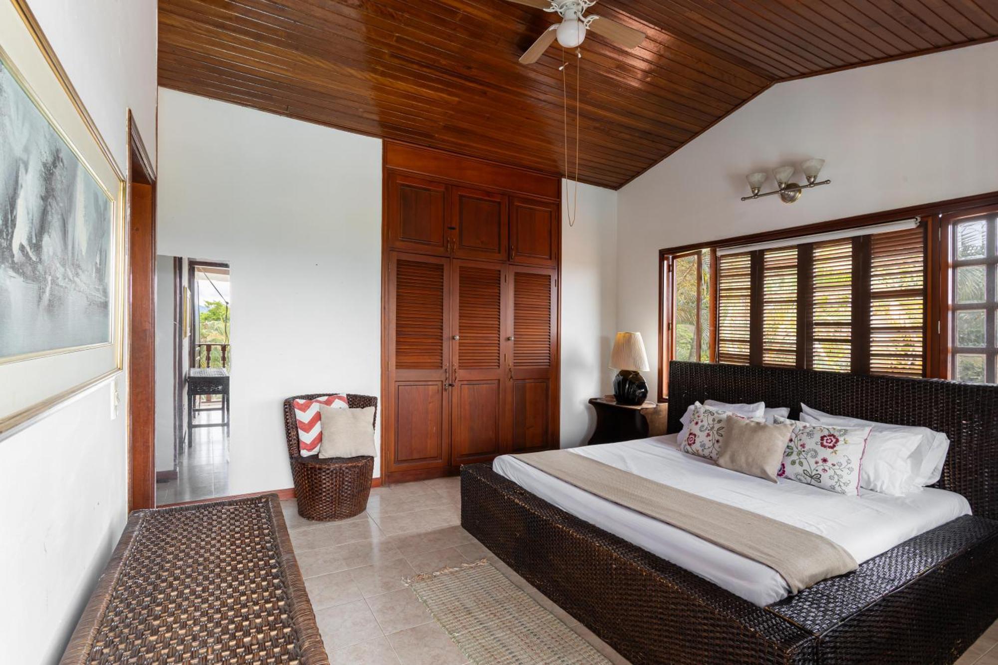 Villa With Swimming Pool, Jacuzzi And Sauna