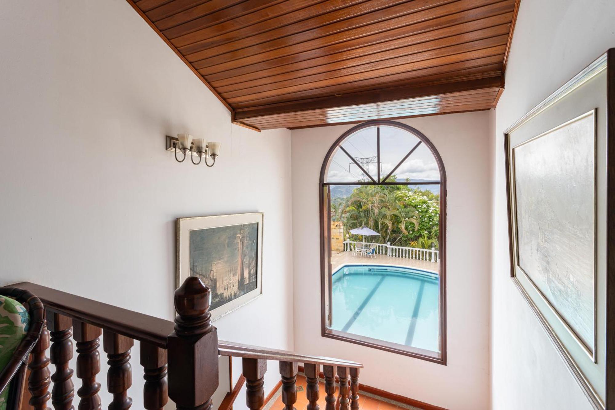 With Swimming Pool, Jacuzzi And Sauna Villa Bogota