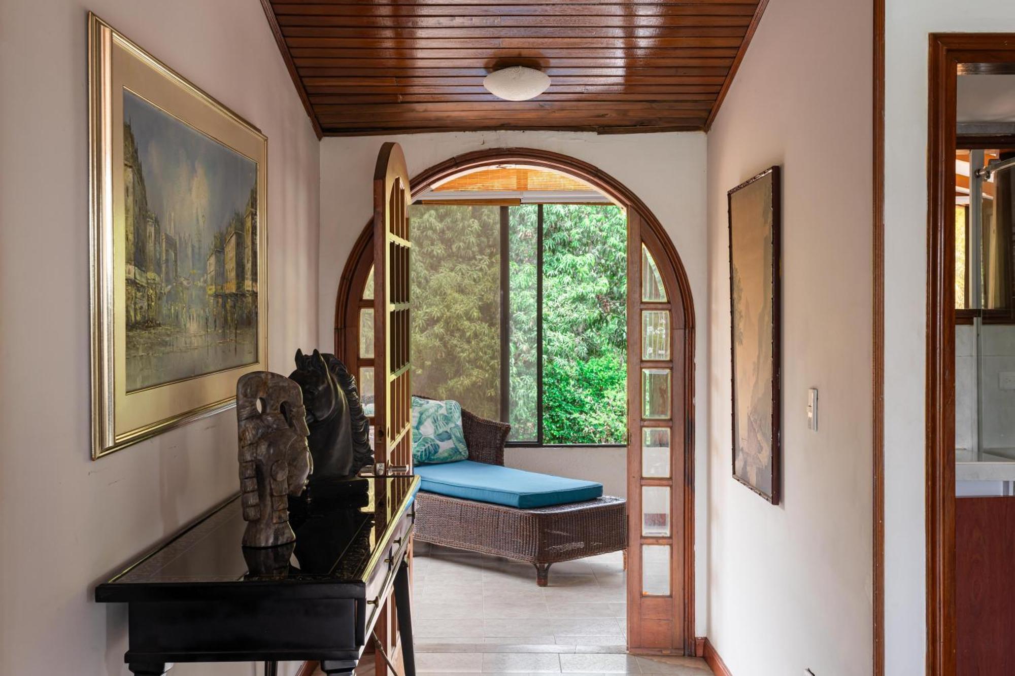 Villa With Swimming Pool, Jacuzzi And Sauna Bogota