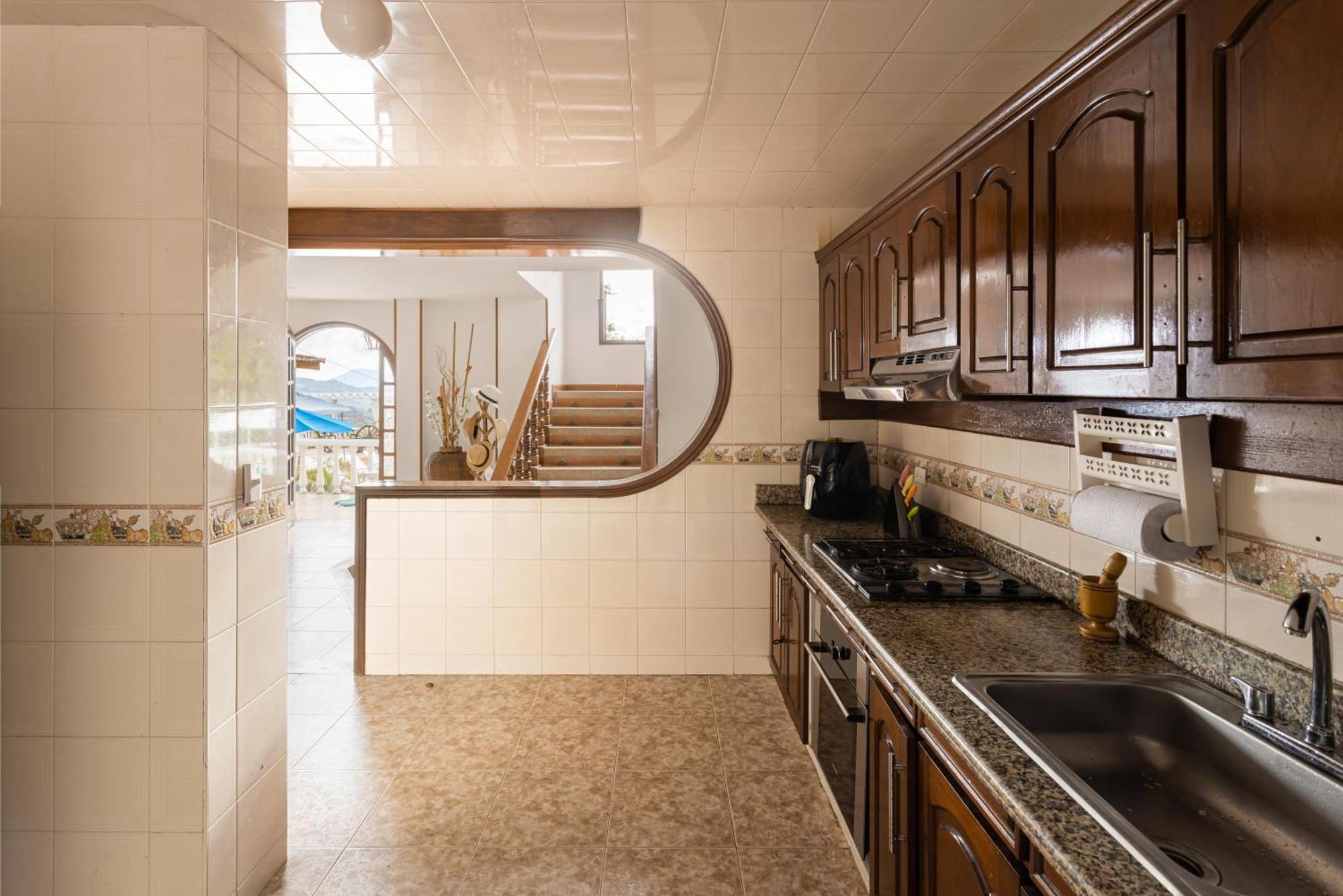 Villa With Swimming Pool, Jacuzzi And Sauna *