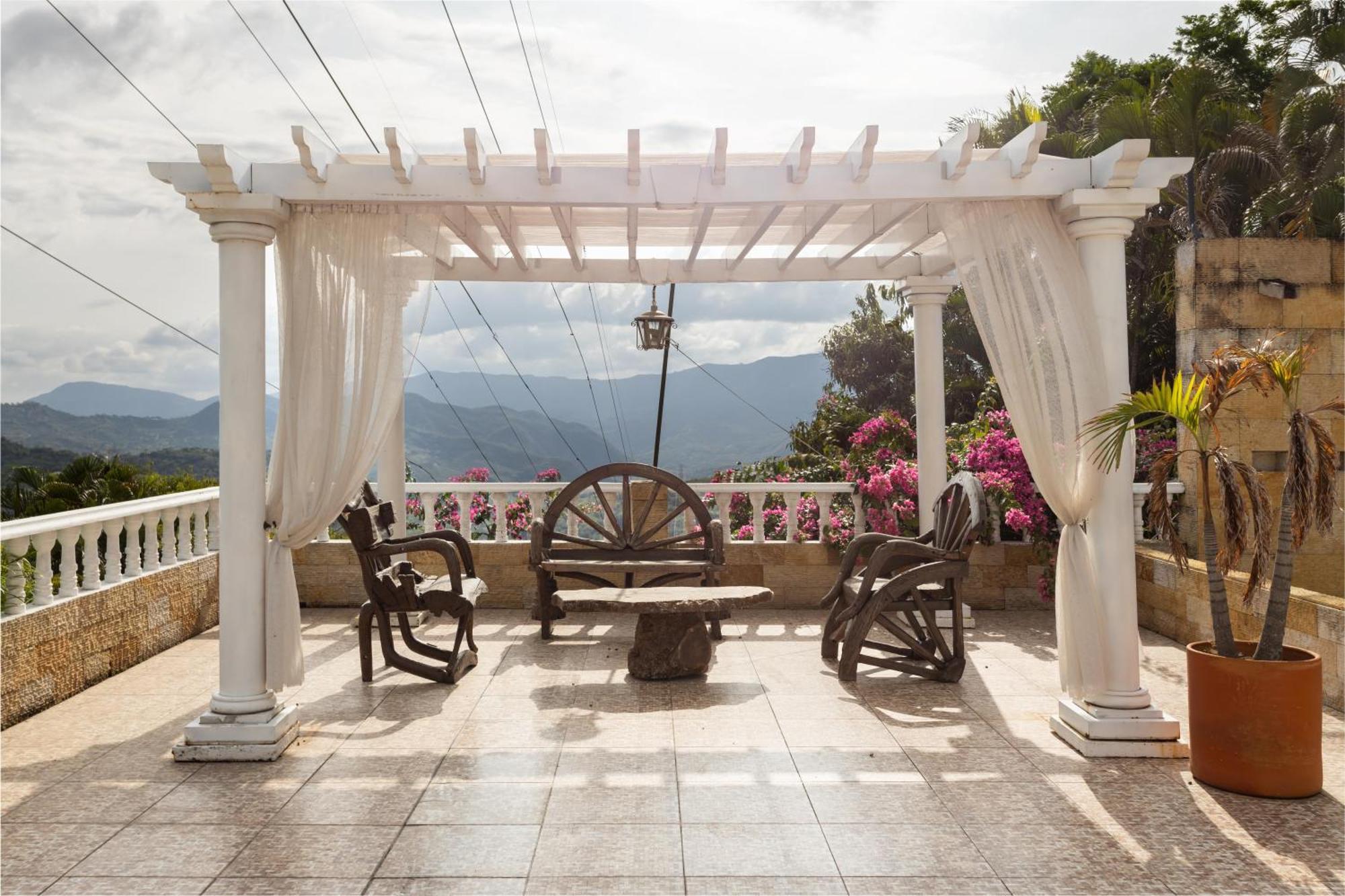 With Swimming Pool, Jacuzzi And Sauna Villa *