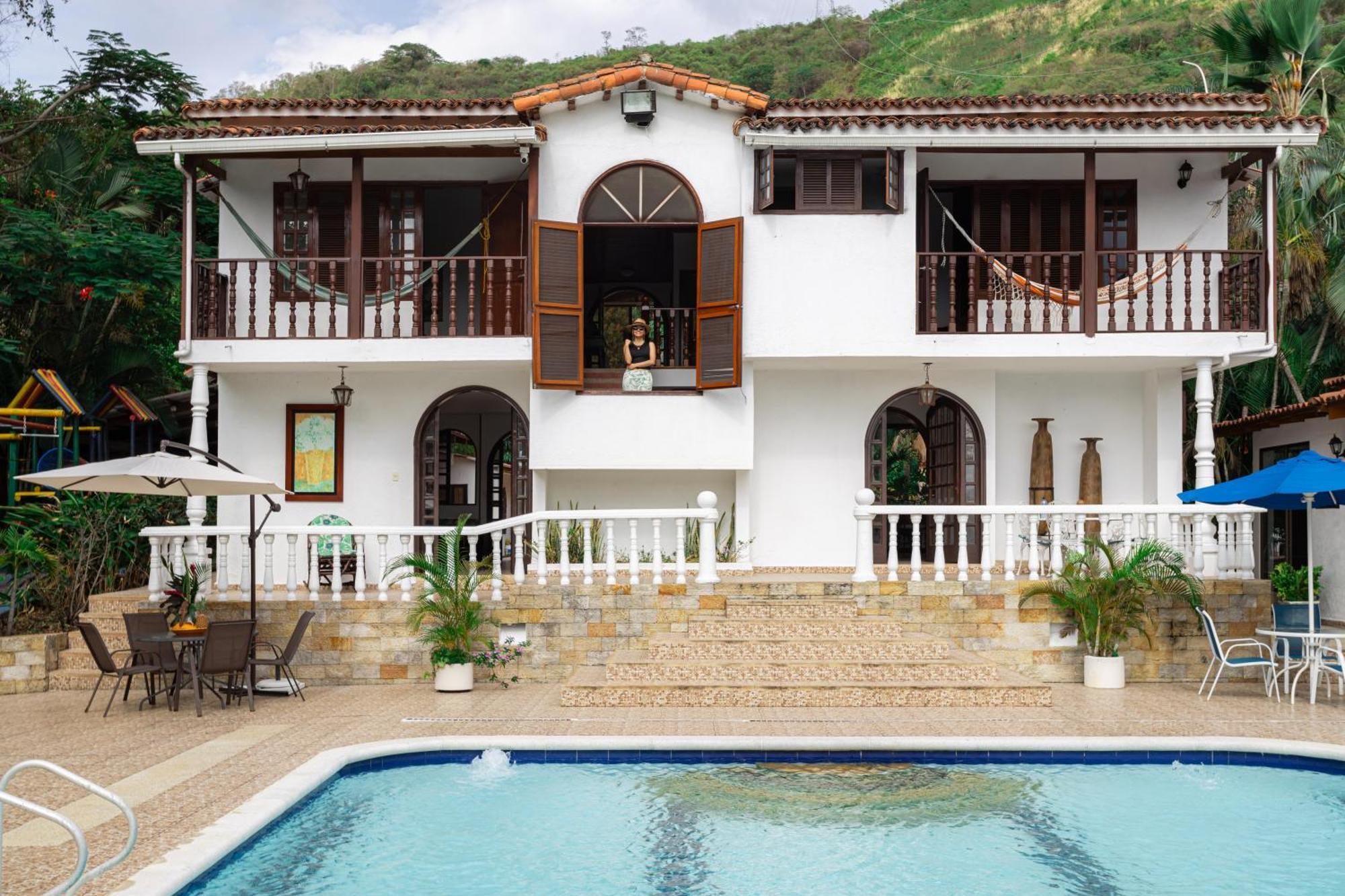 With Swimming Pool, Jacuzzi And Sauna Villa Bogota