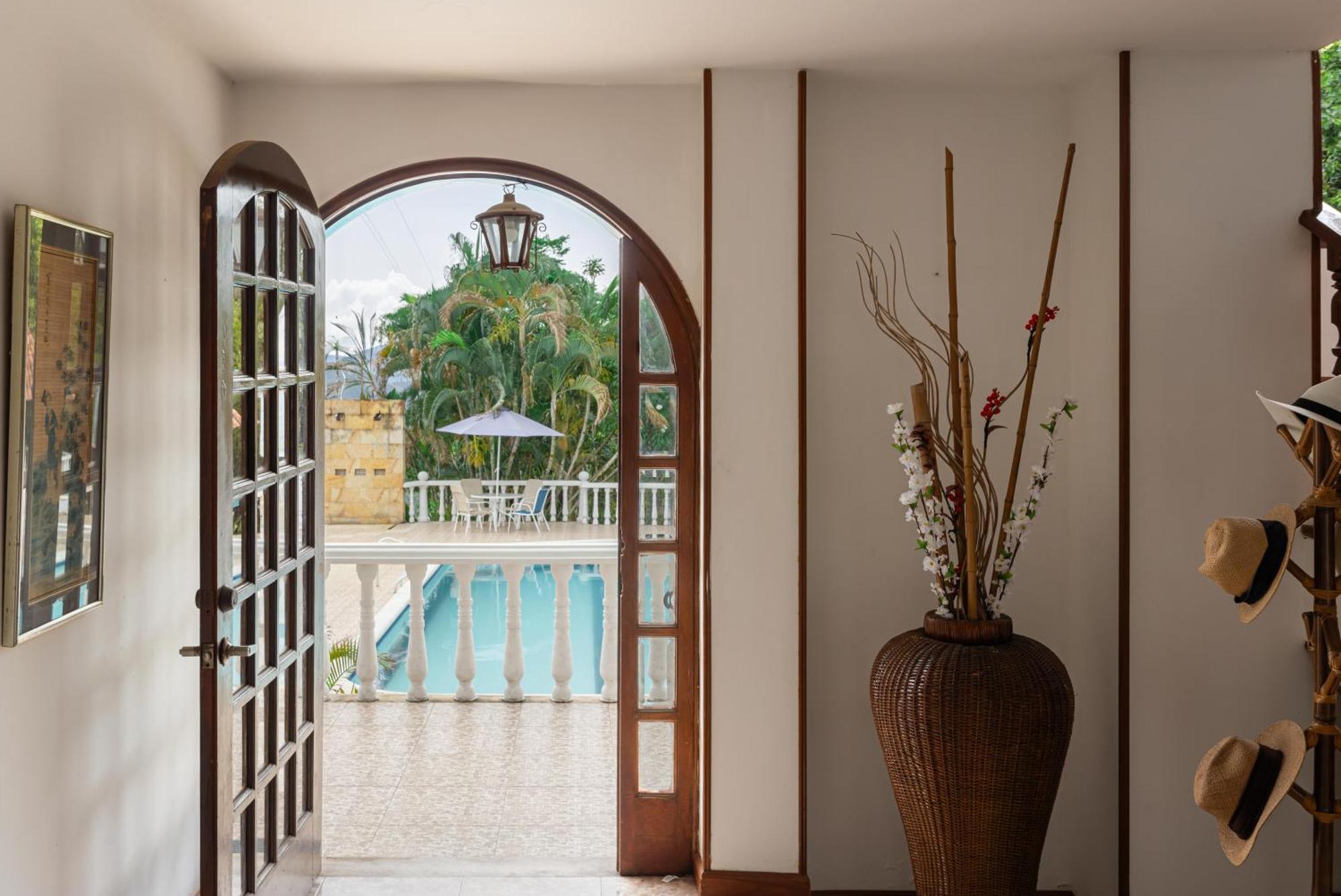 Villa With Swimming Pool, Jacuzzi And Sauna Bogota