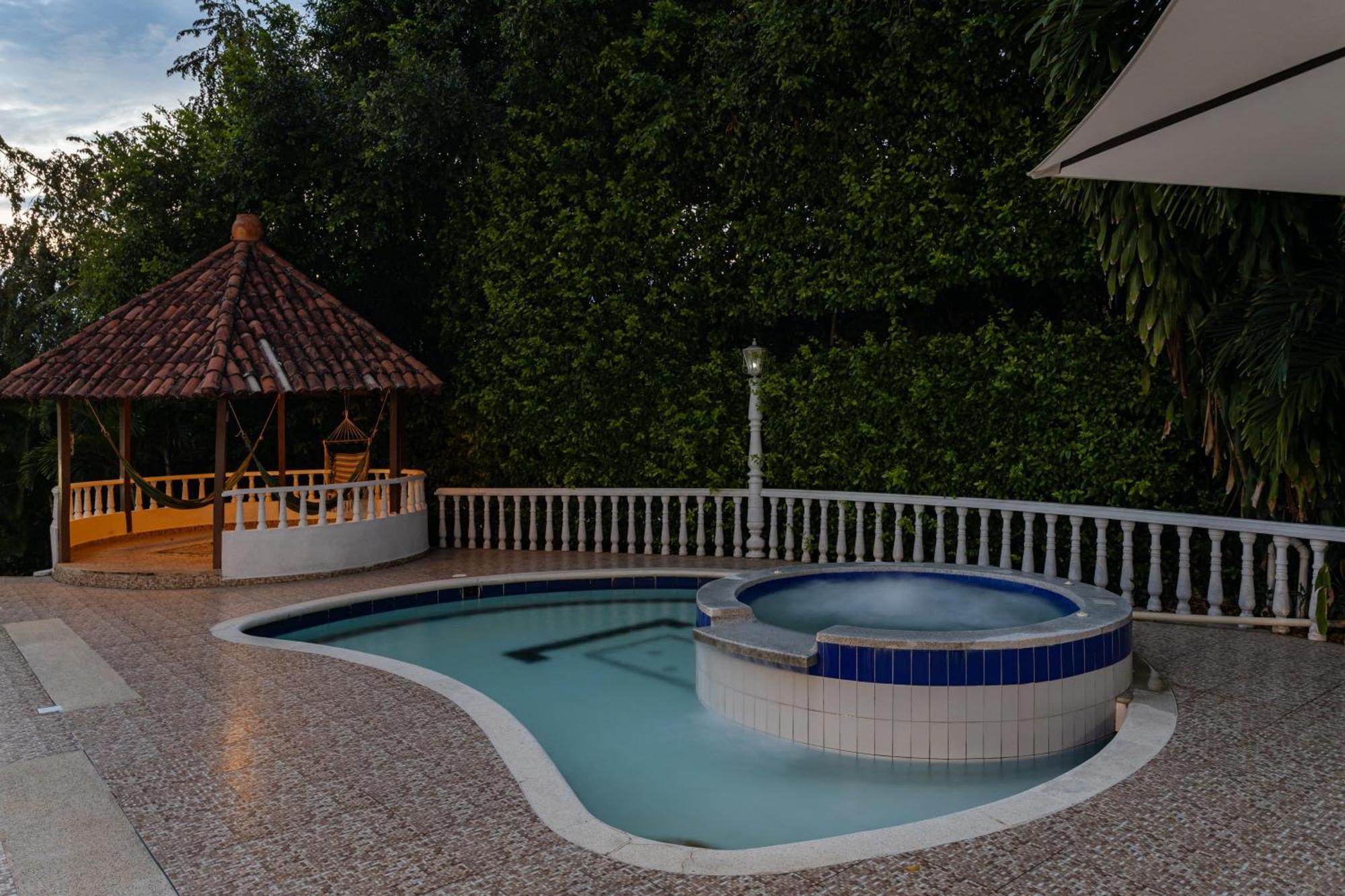 With Swimming Pool, Jacuzzi And Sauna Villa *