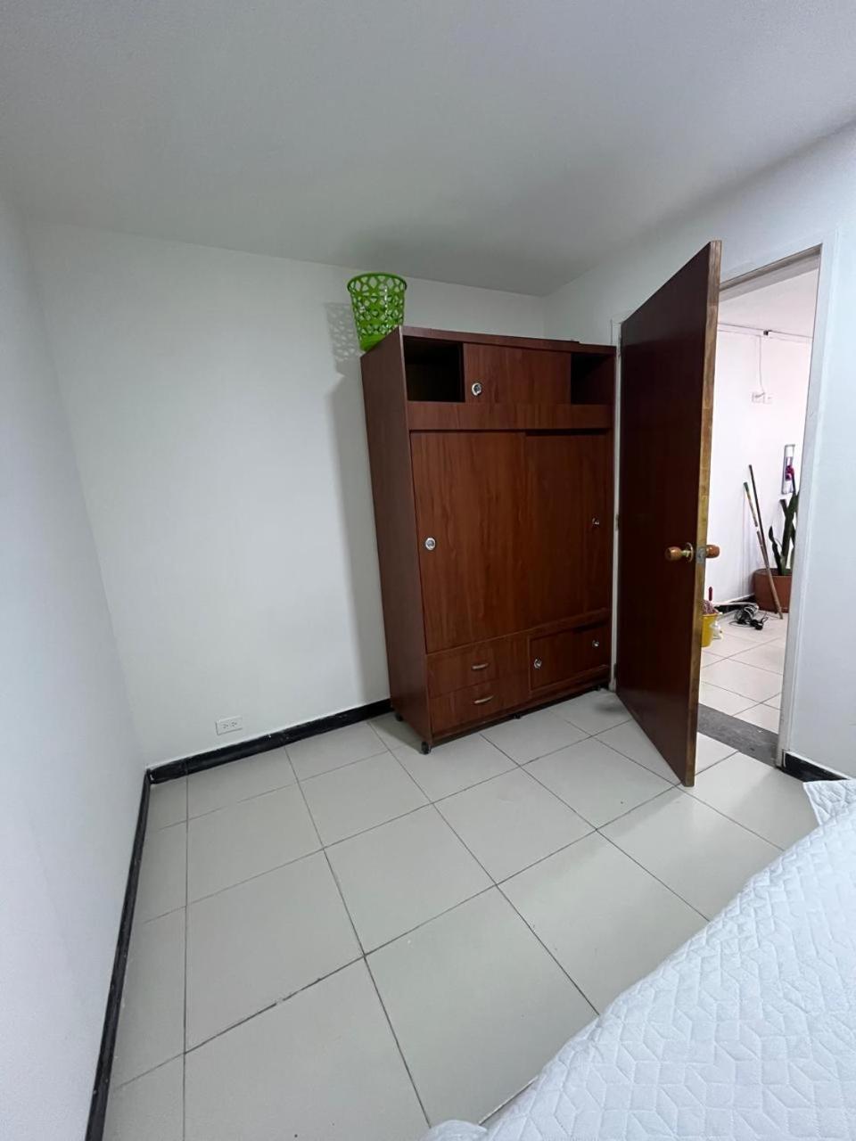 Room's 8-67 Inn Bogota