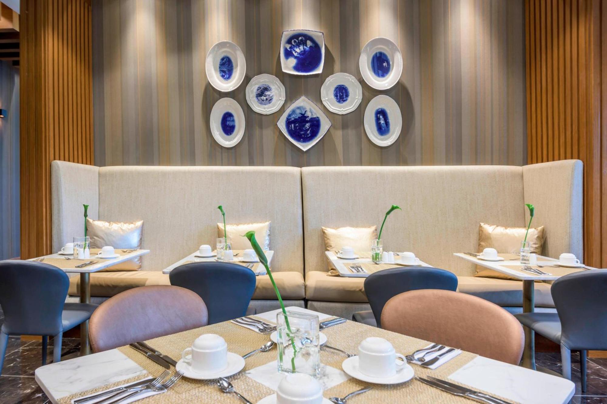Courtyard By Marriott Airport