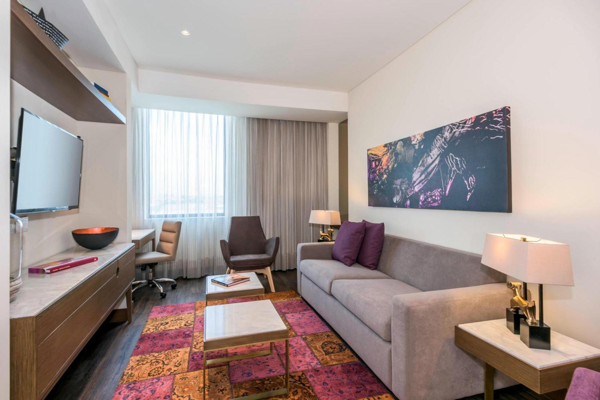 Hotel Courtyard By Marriott Airport