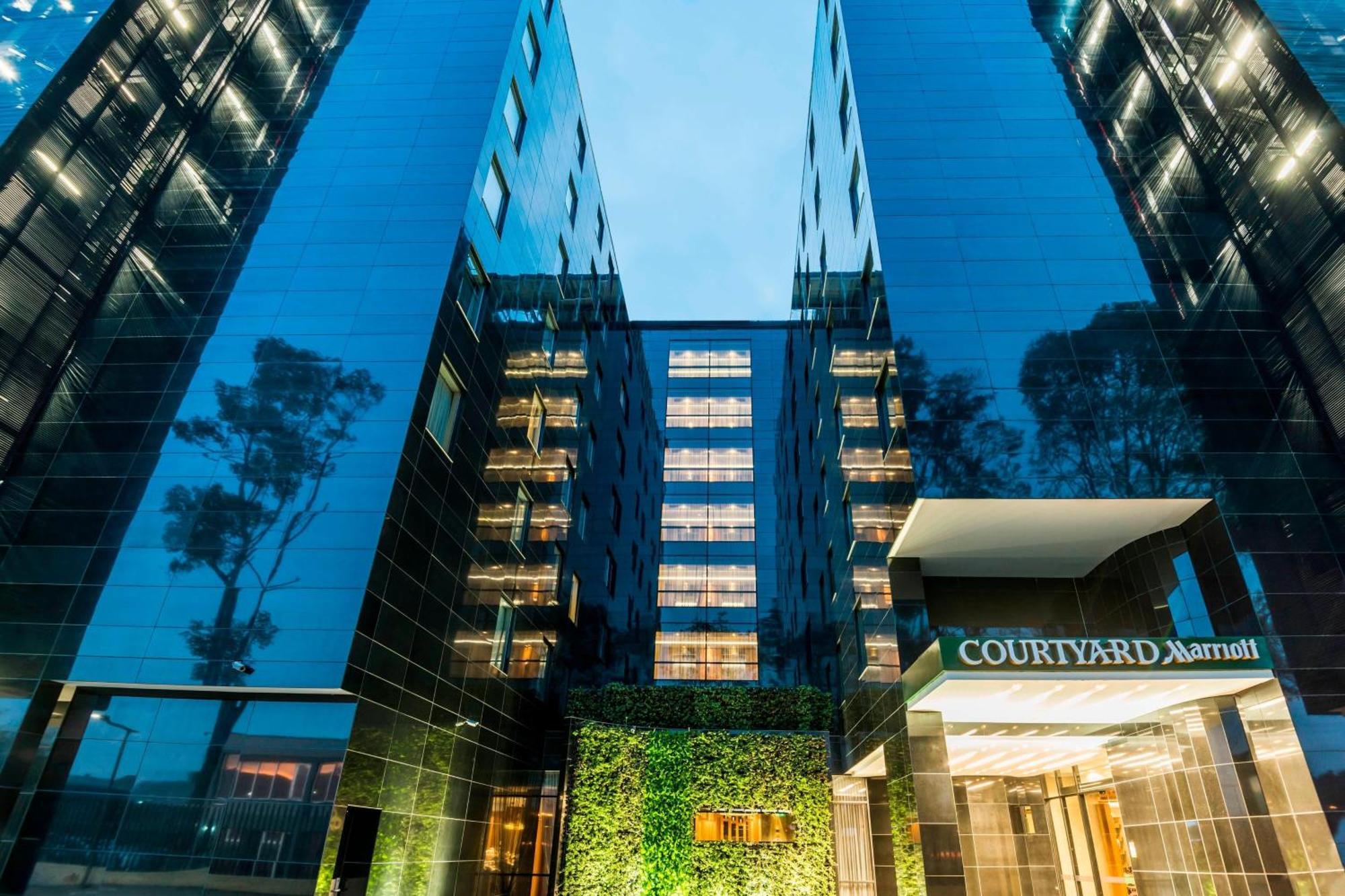 Hotel Courtyard By Marriott Airport 4*