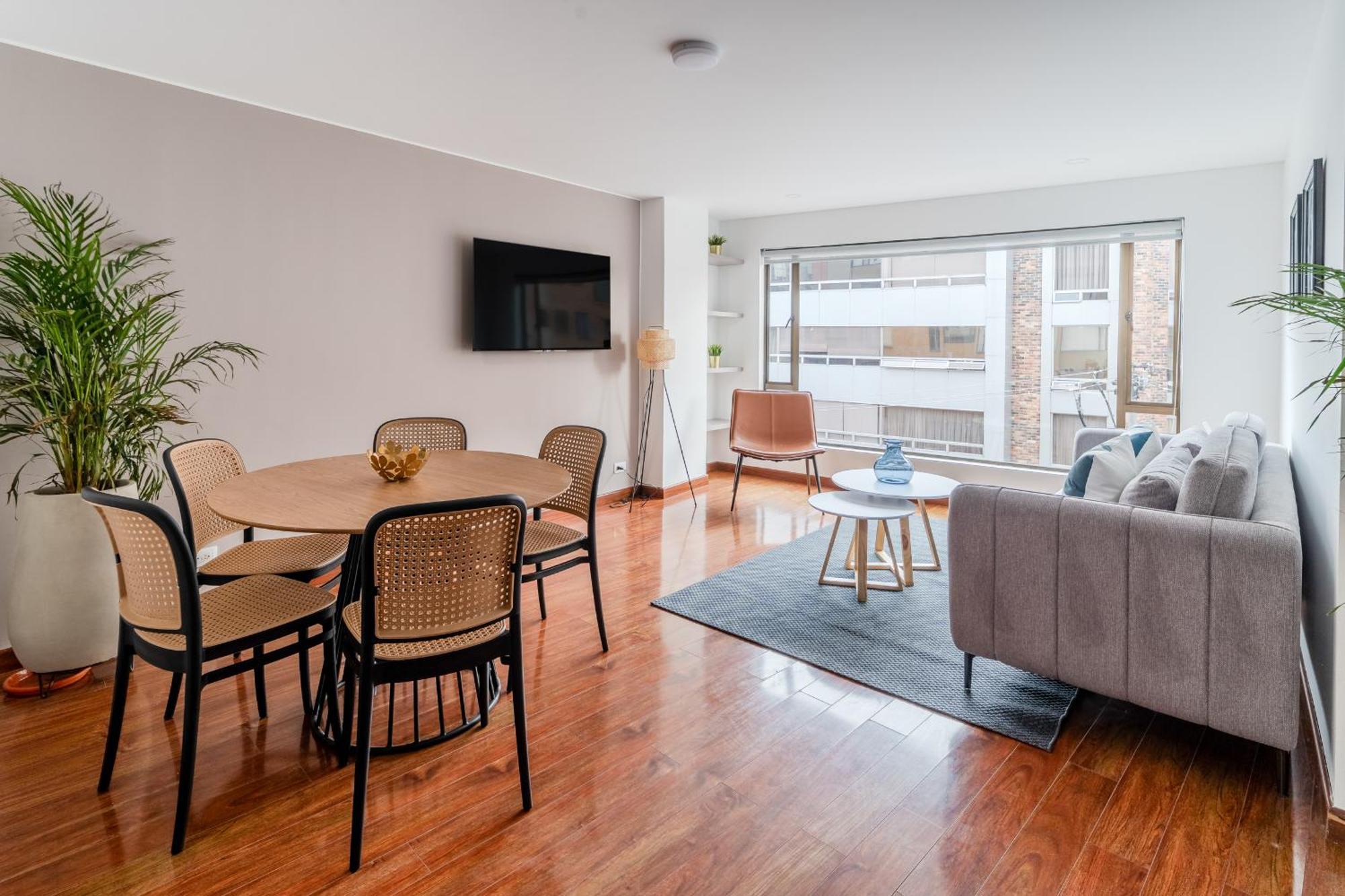 10.73 Flats Apartment *