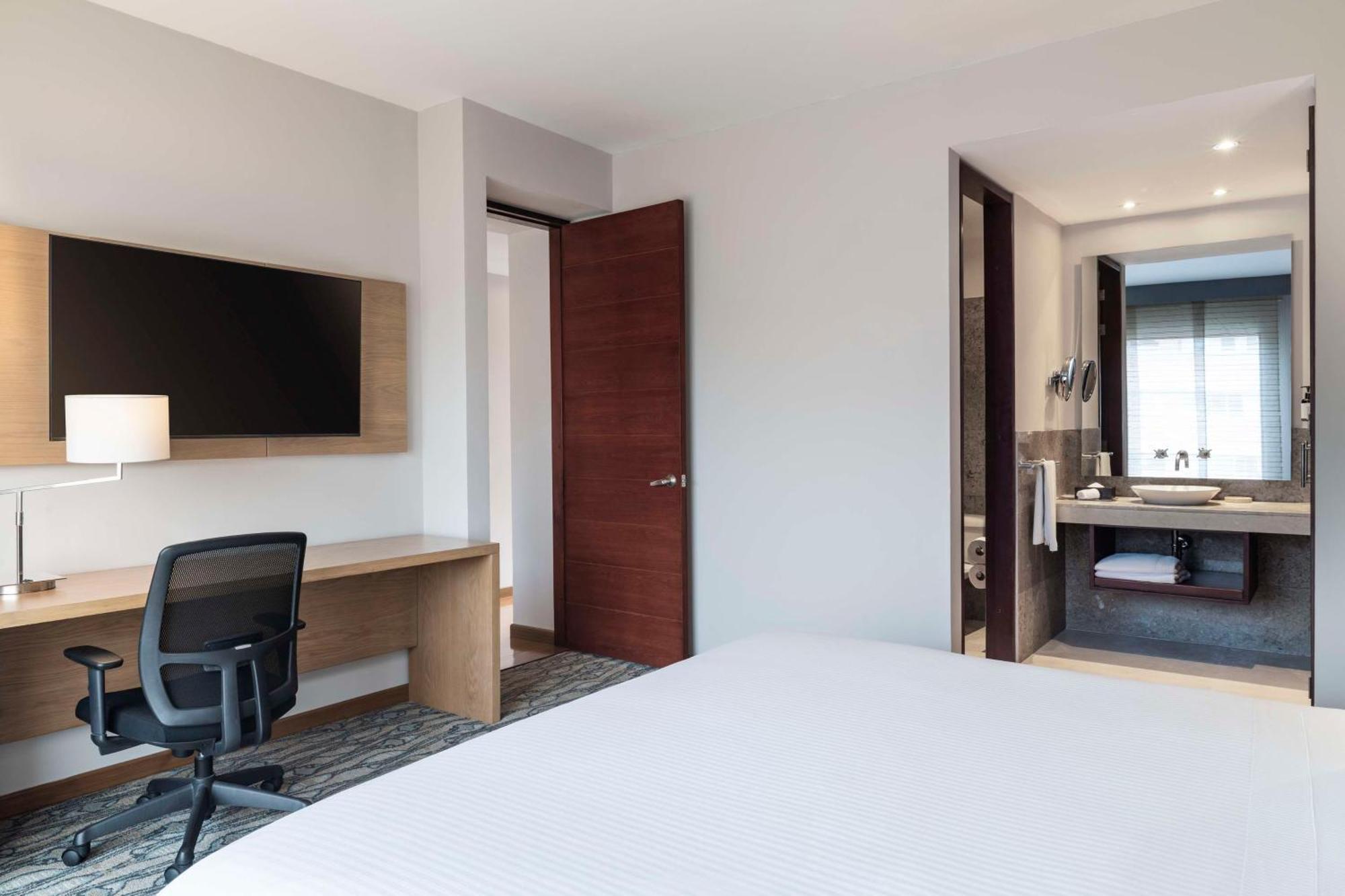 Doubletree By Hilton Calle 100,co Hotel Bogota