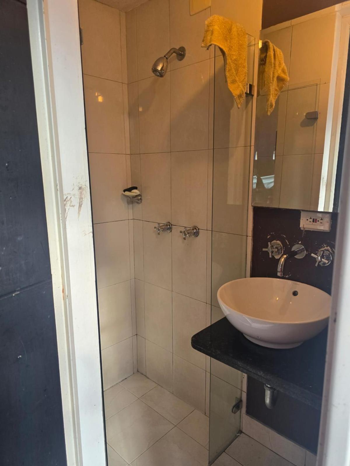 Hostel Portelli Zona G- Extranjeros