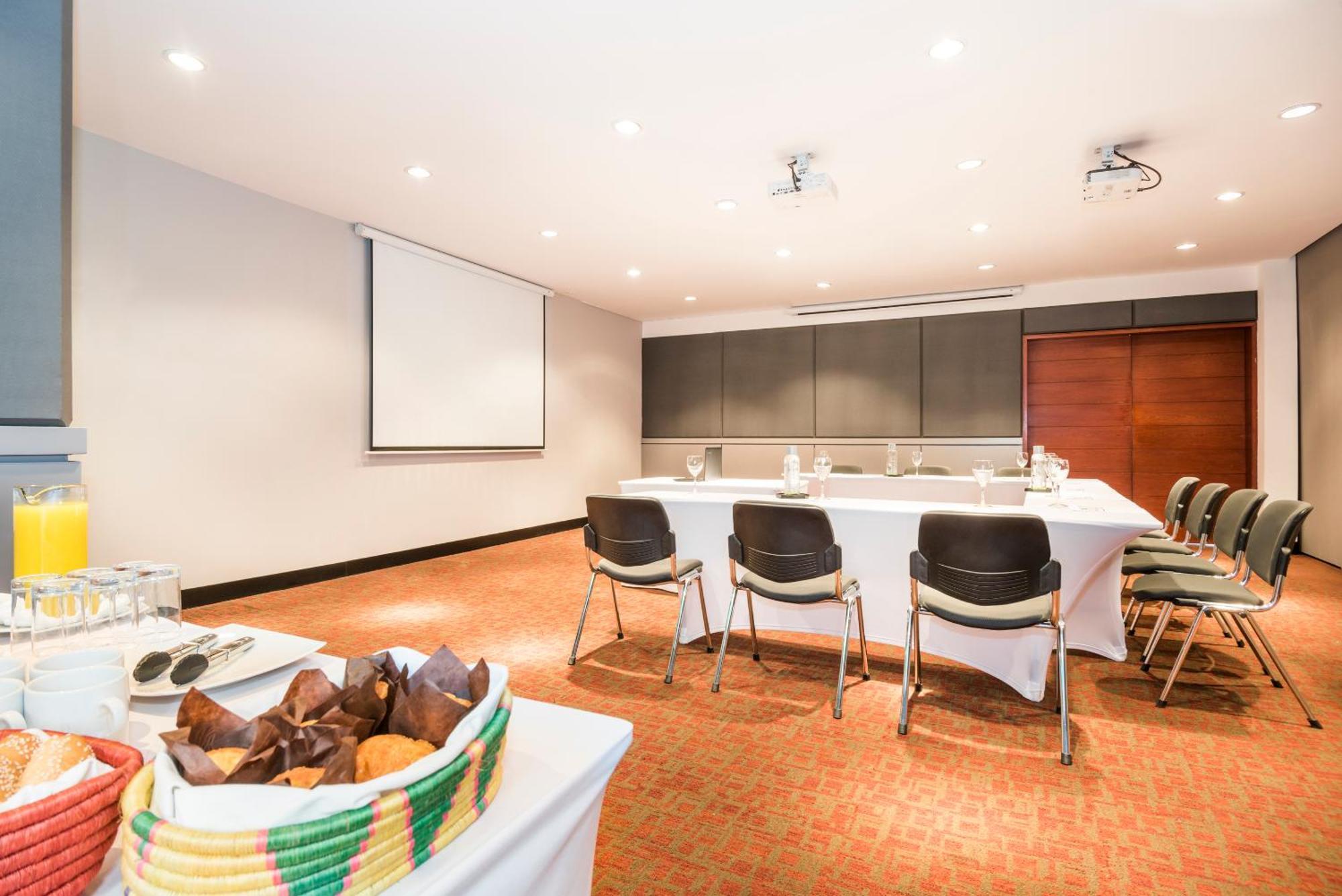 Hotel Doubletree By Hilton Calle 100,co