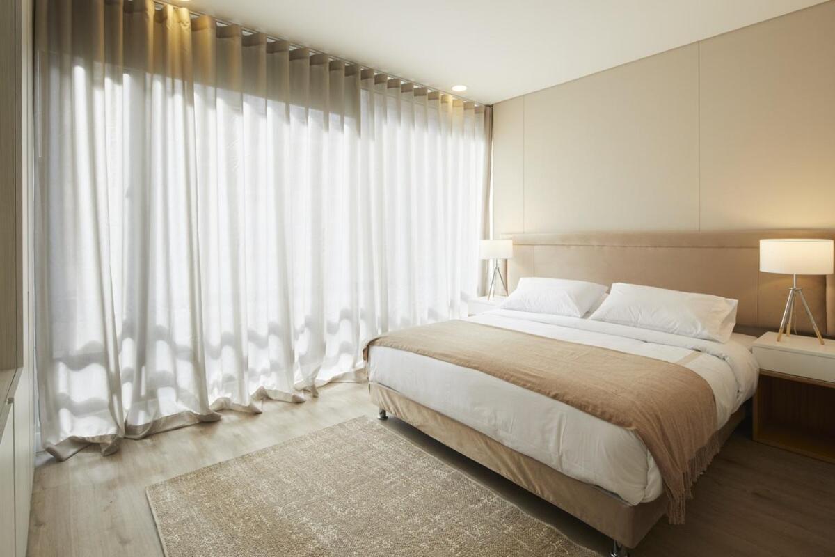 Apartment Luxury Living Across From El Virrey Park 301