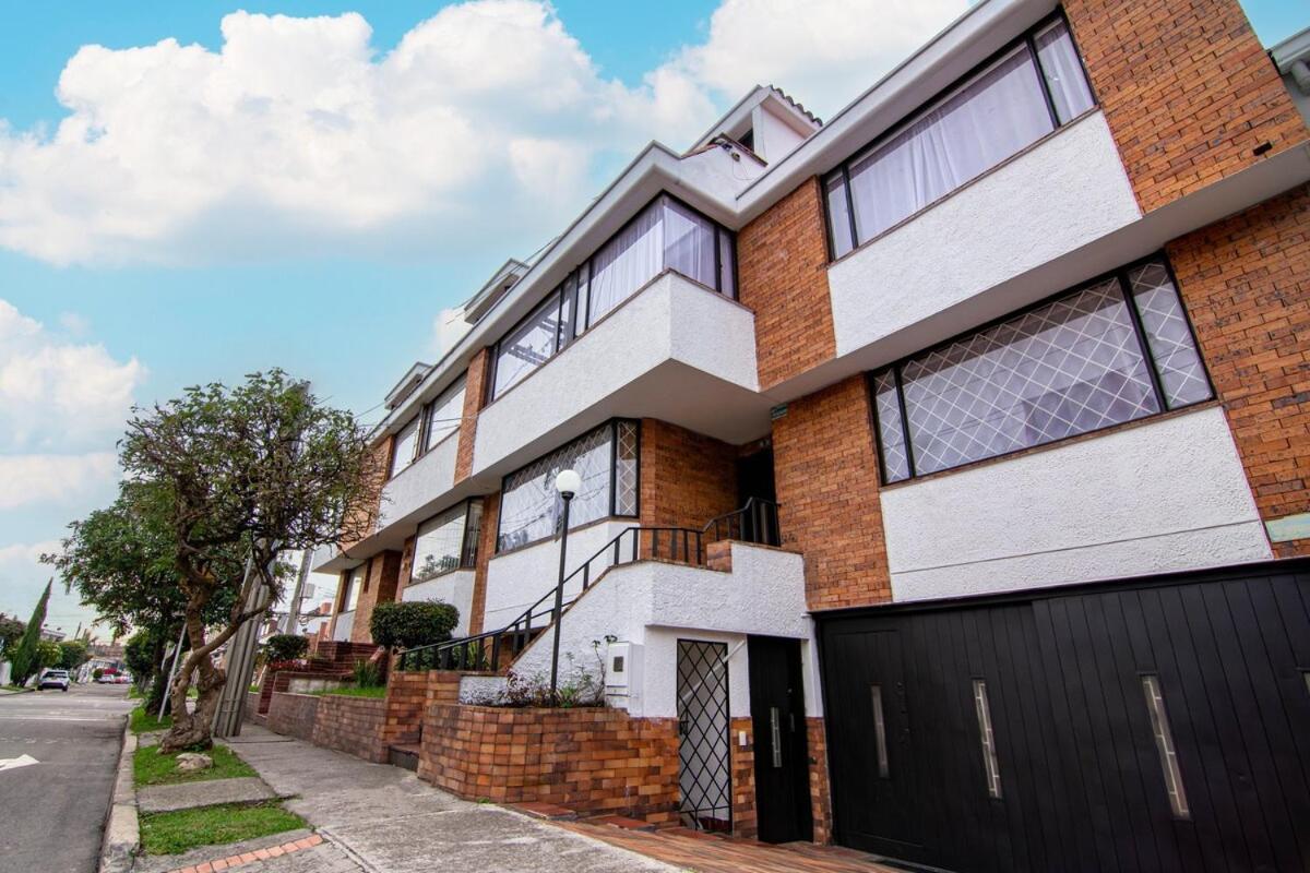 Huge Colonial House With Chimney, Luxury In The Exclusive Town In Holiday home