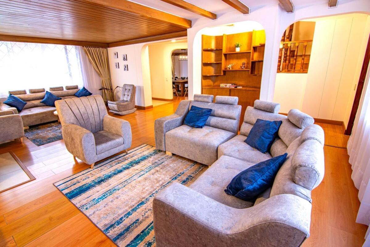 Huge Colonial House With Chimney, Luxury In The Exclusive Town In * Bogota