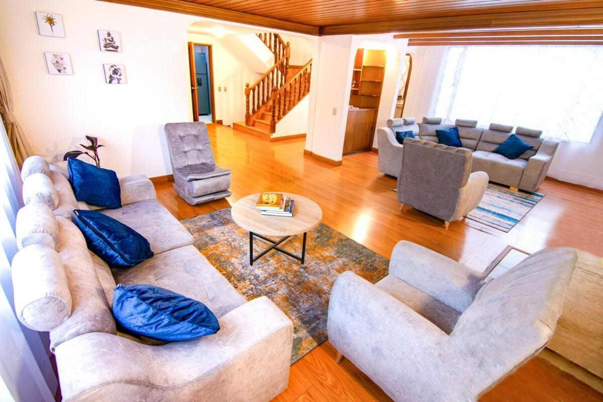 Huge Colonial House With Chimney, Luxury In The Exclusive Town In Holiday home *