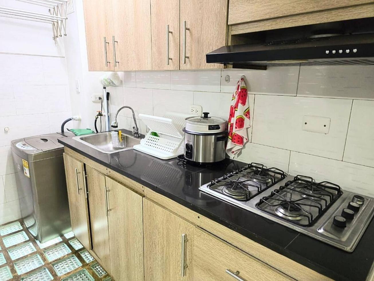 Acogedor Familiar 2do Piso - 06 Personas - El Eden Centro Comercial Apartment *