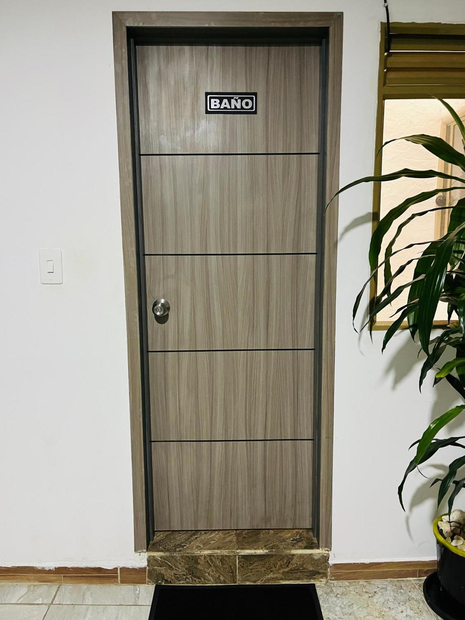 Apartment Kings 302 *